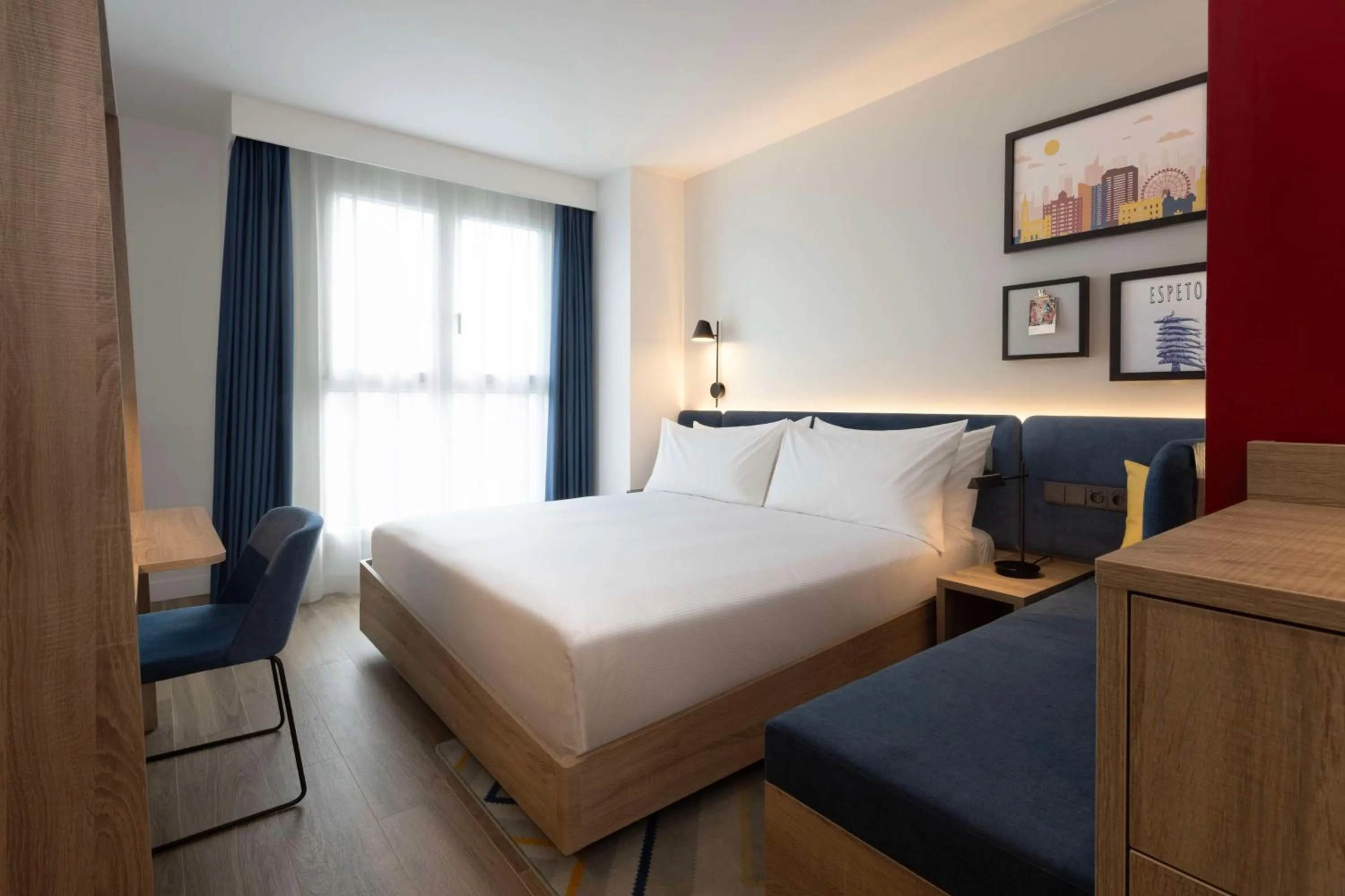 Bed in Hampton By Hilton Malaga Martiricos