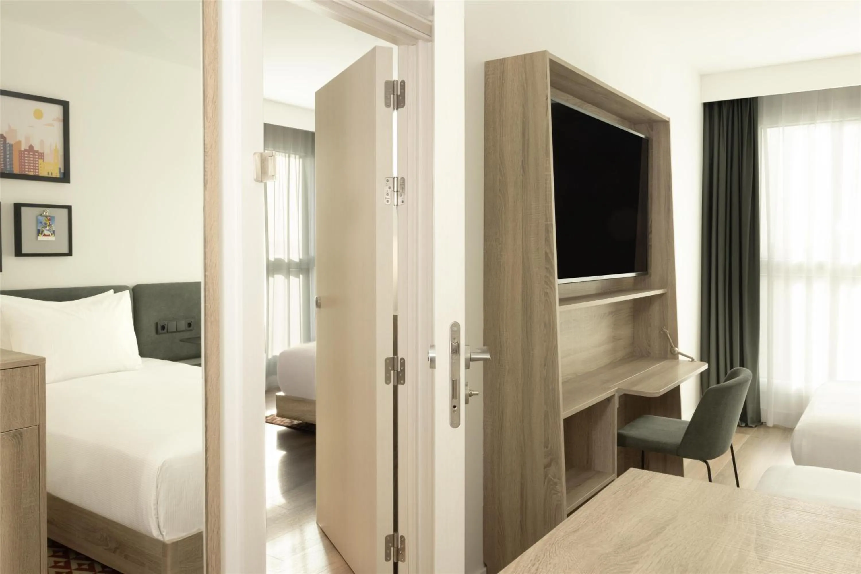 Bedroom, Bed in Hampton By Hilton Malaga Martiricos