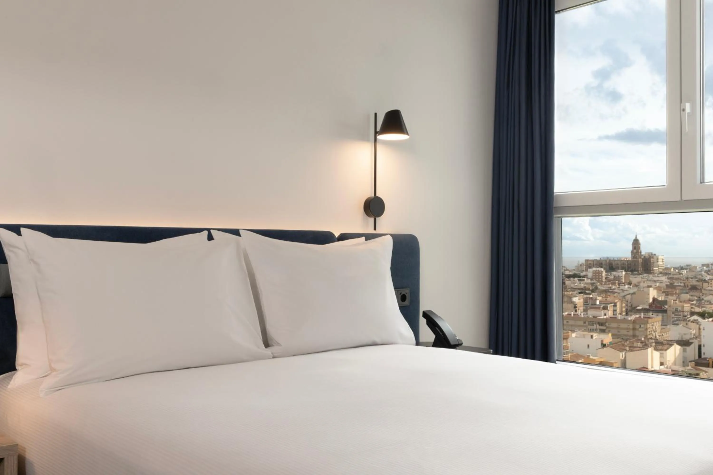 Bed in Hampton By Hilton Malaga Martiricos