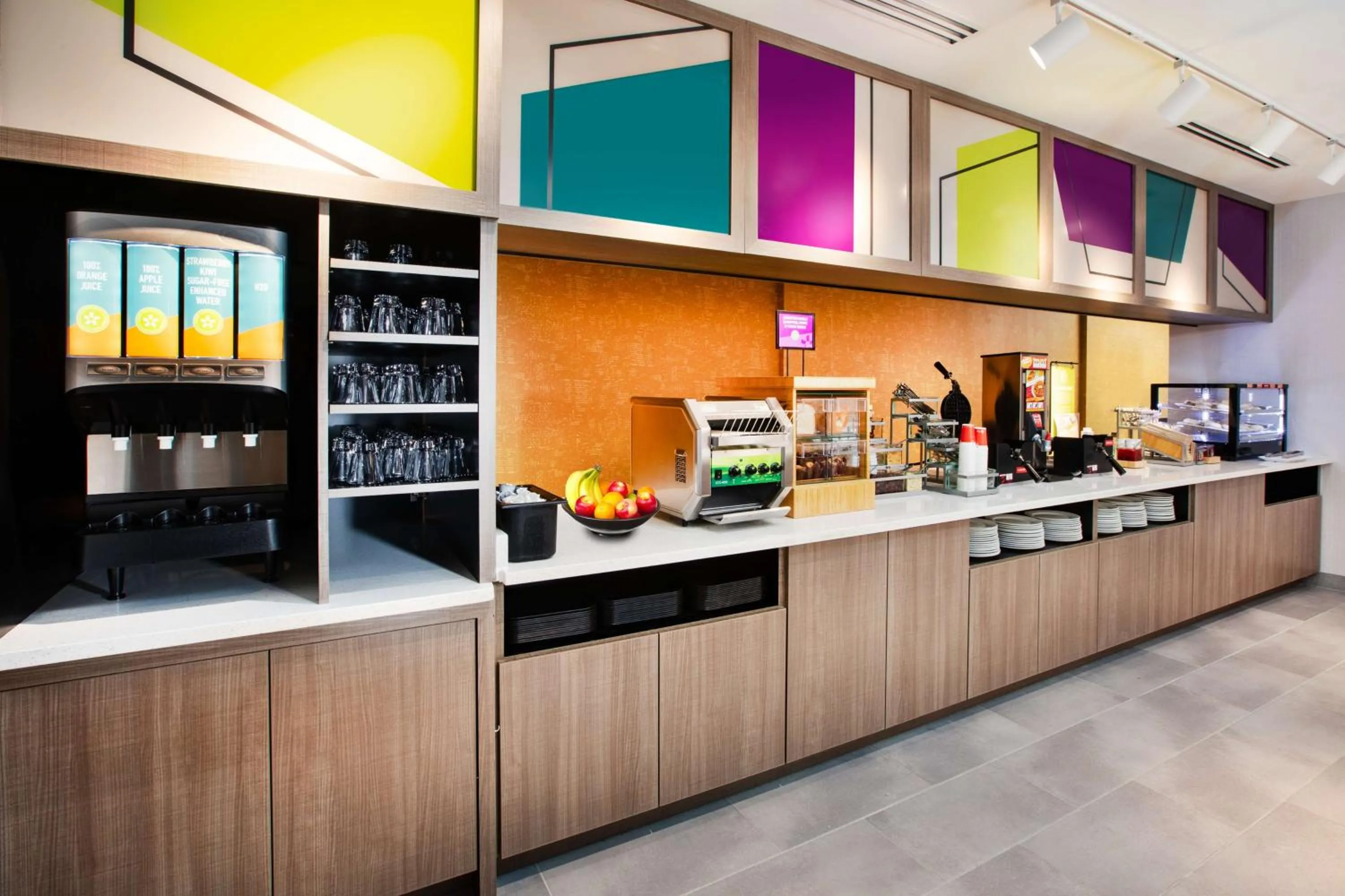 Breakfast in Home2 Suites By Hilton Grand Rapids Northeast