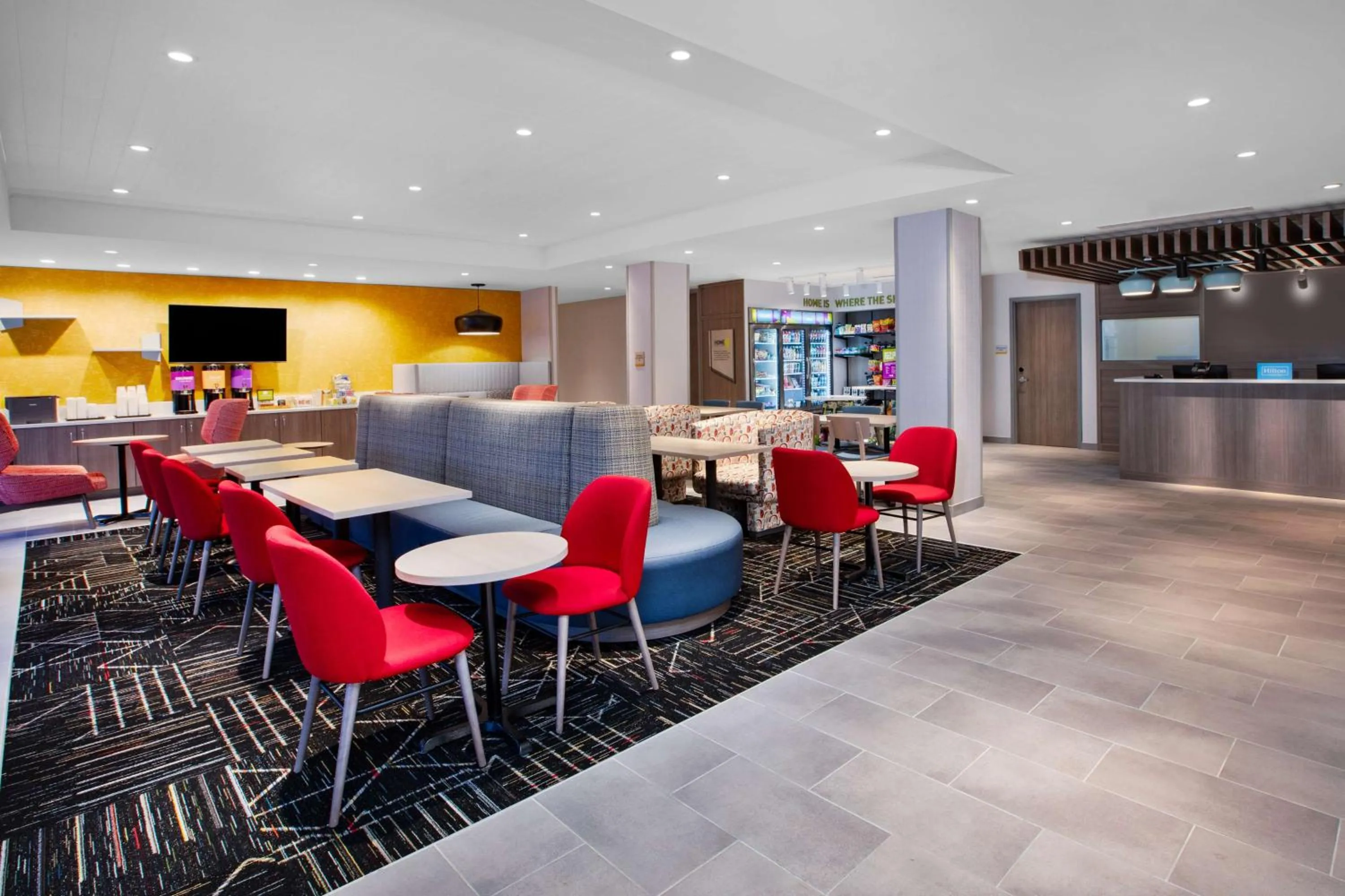 Breakfast in Home2 Suites By Hilton Grand Rapids Northeast