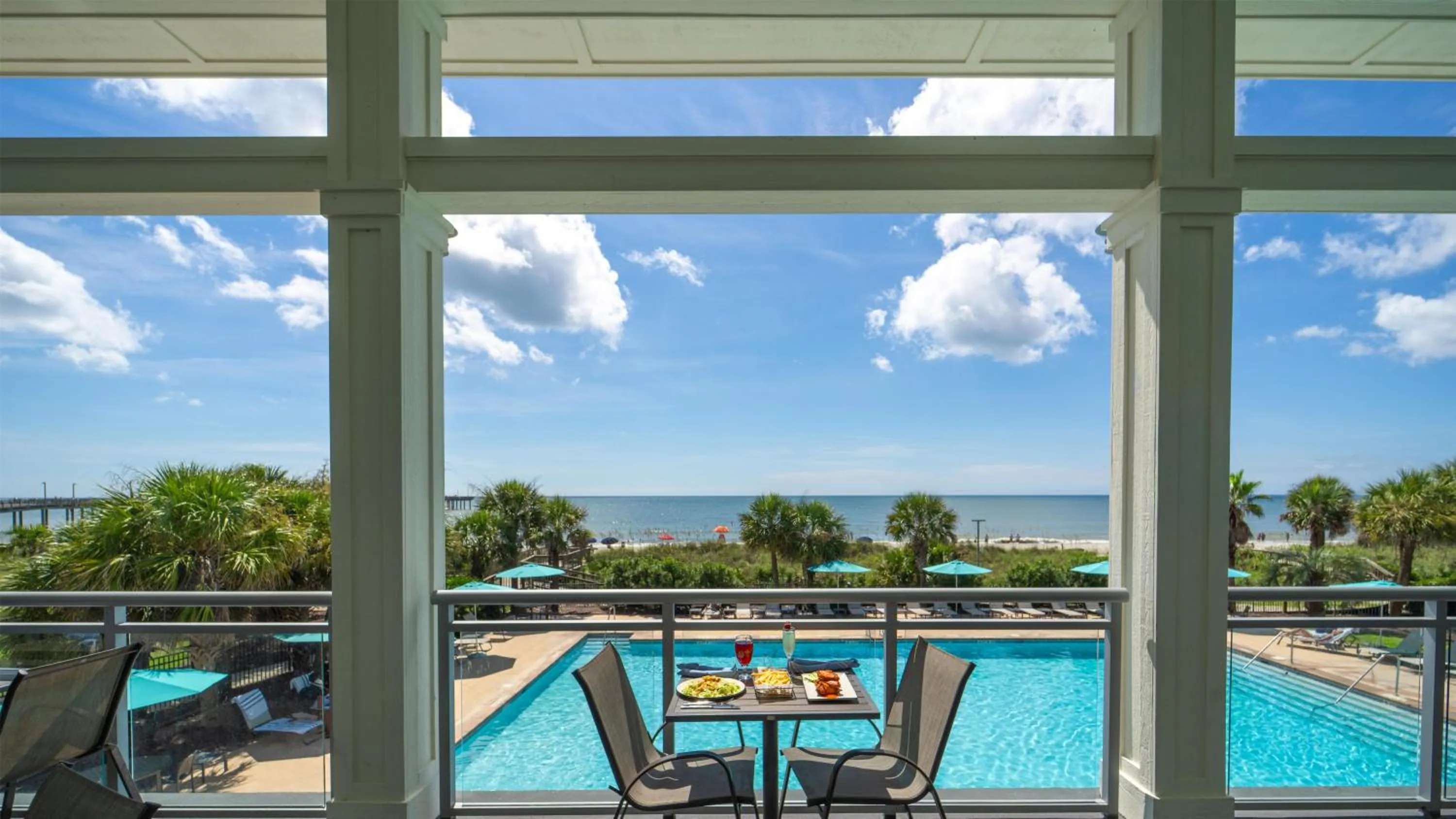 Dining area in The Ellie Beach Resort Myrtle Beach, Tapestry By Hilton
