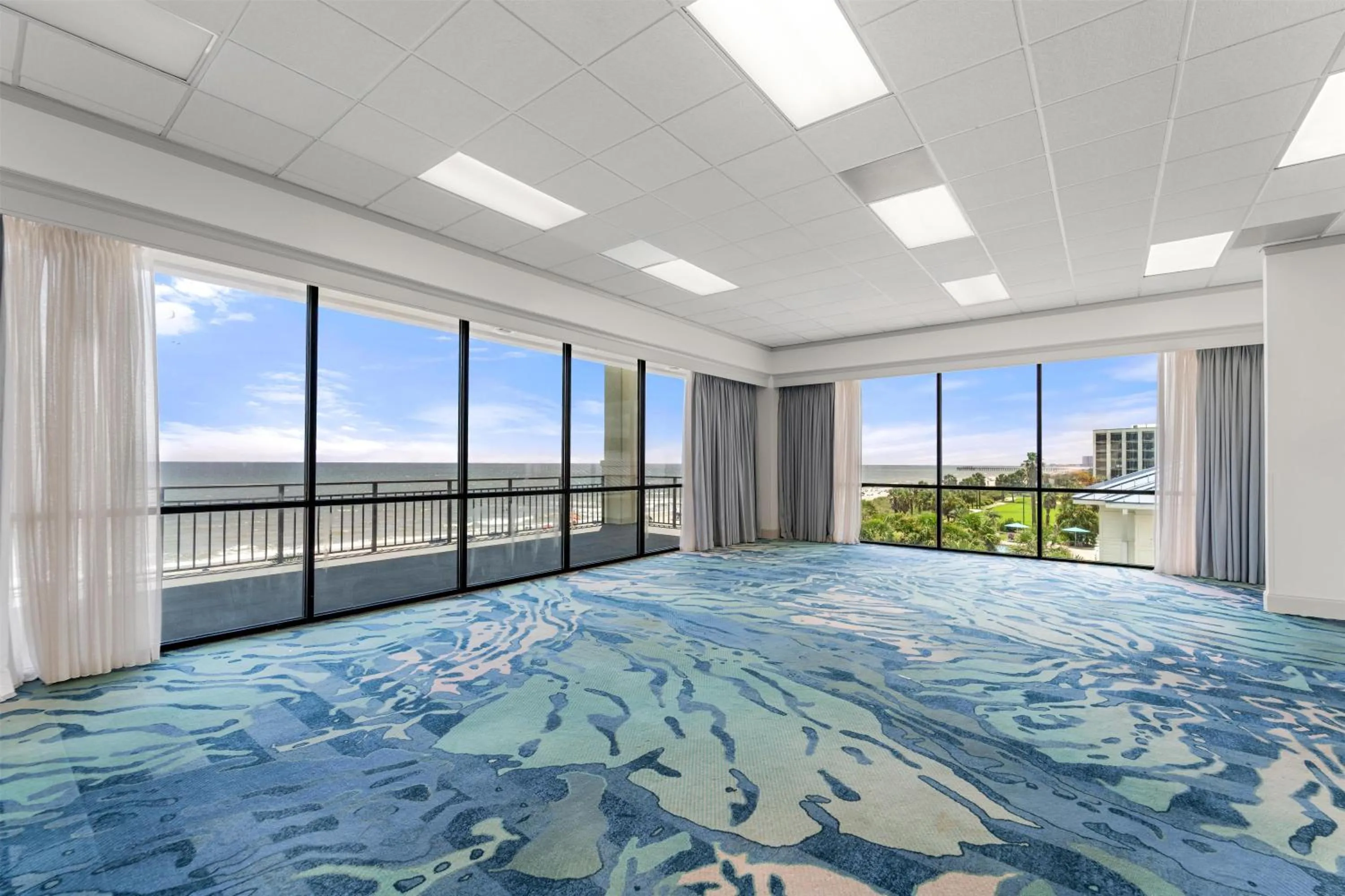 Meeting/conference room, Bed in The Ellie Beach Resort Myrtle Beach, Tapestry By Hilton