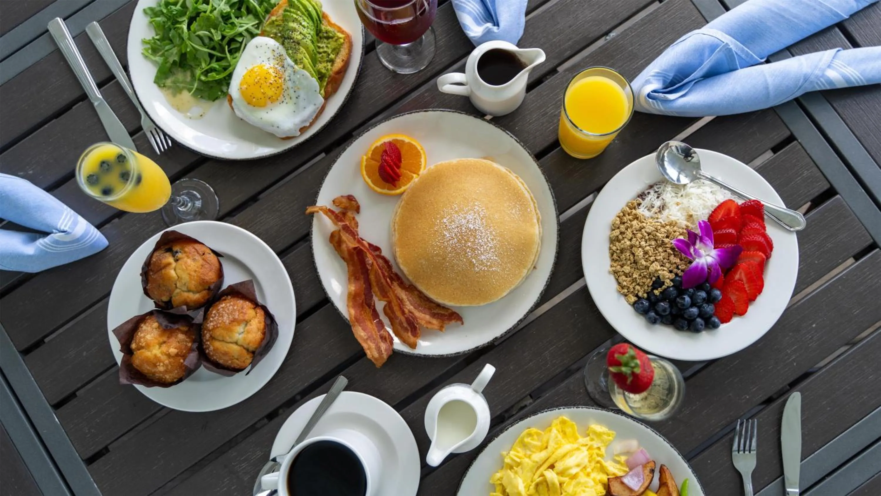 Dining area in The Ellie Beach Resort Myrtle Beach, Tapestry By Hilton