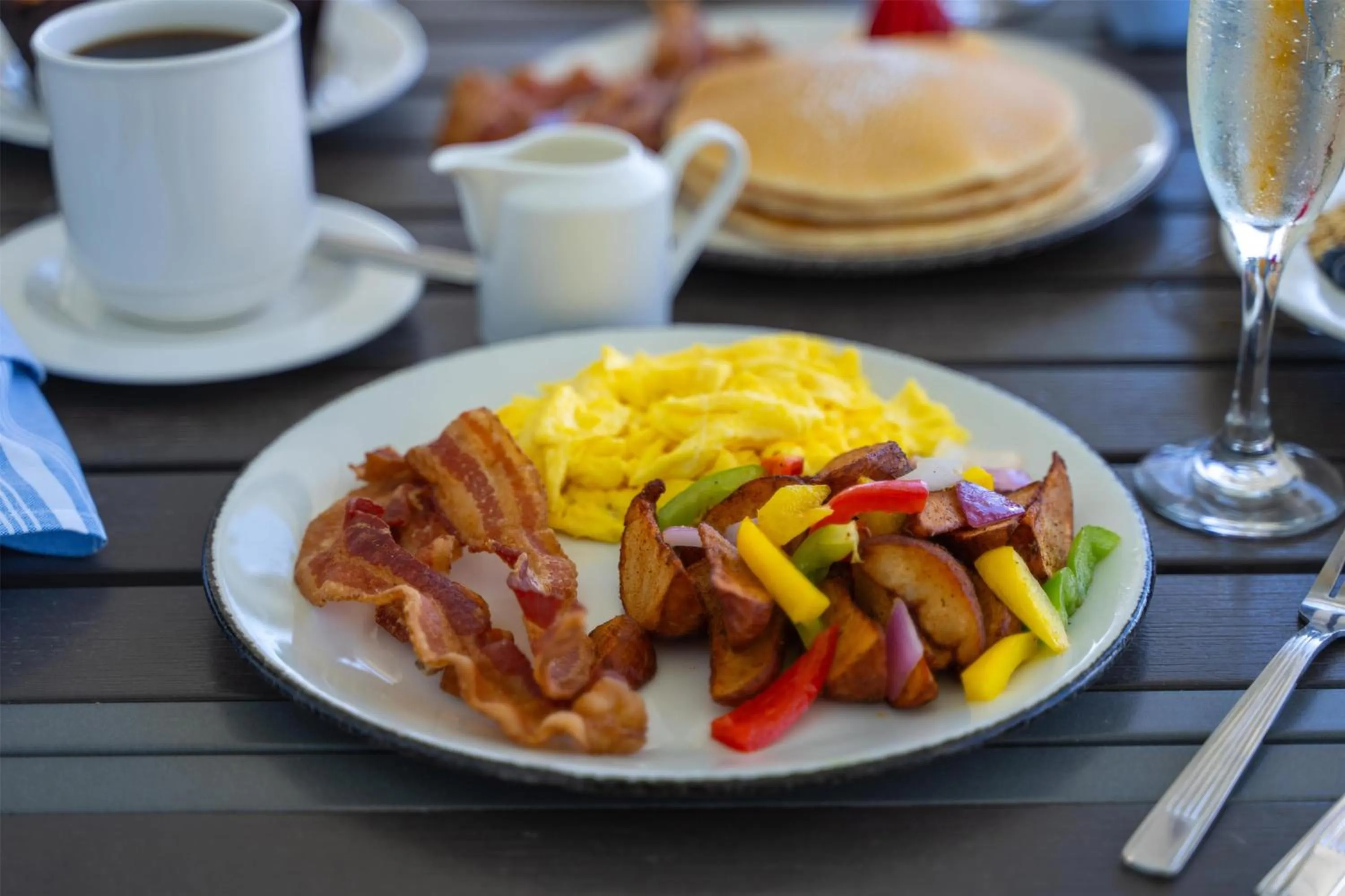 Restaurant/places to eat in The Ellie Beach Resort Myrtle Beach, Tapestry By Hilton