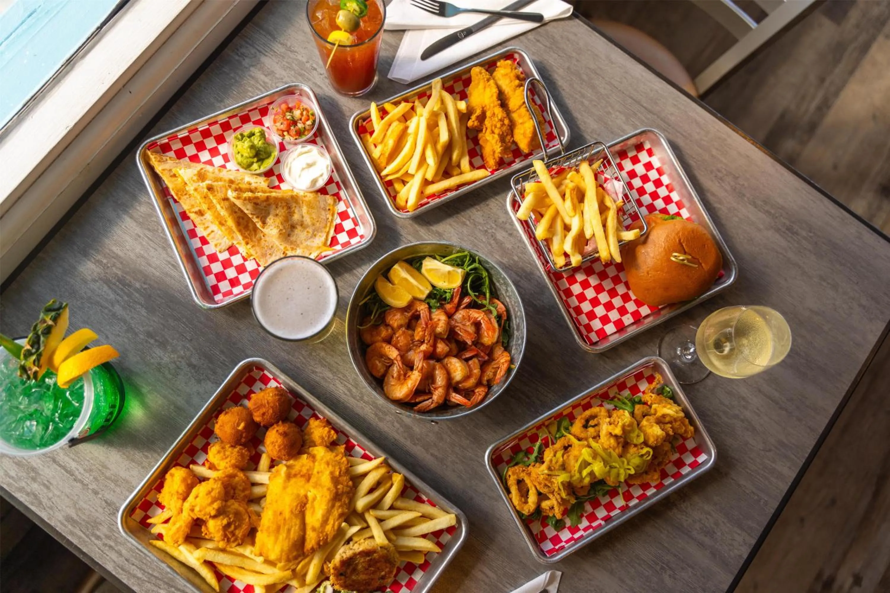 Dining area in The Ellie Beach Resort Myrtle Beach, Tapestry By Hilton