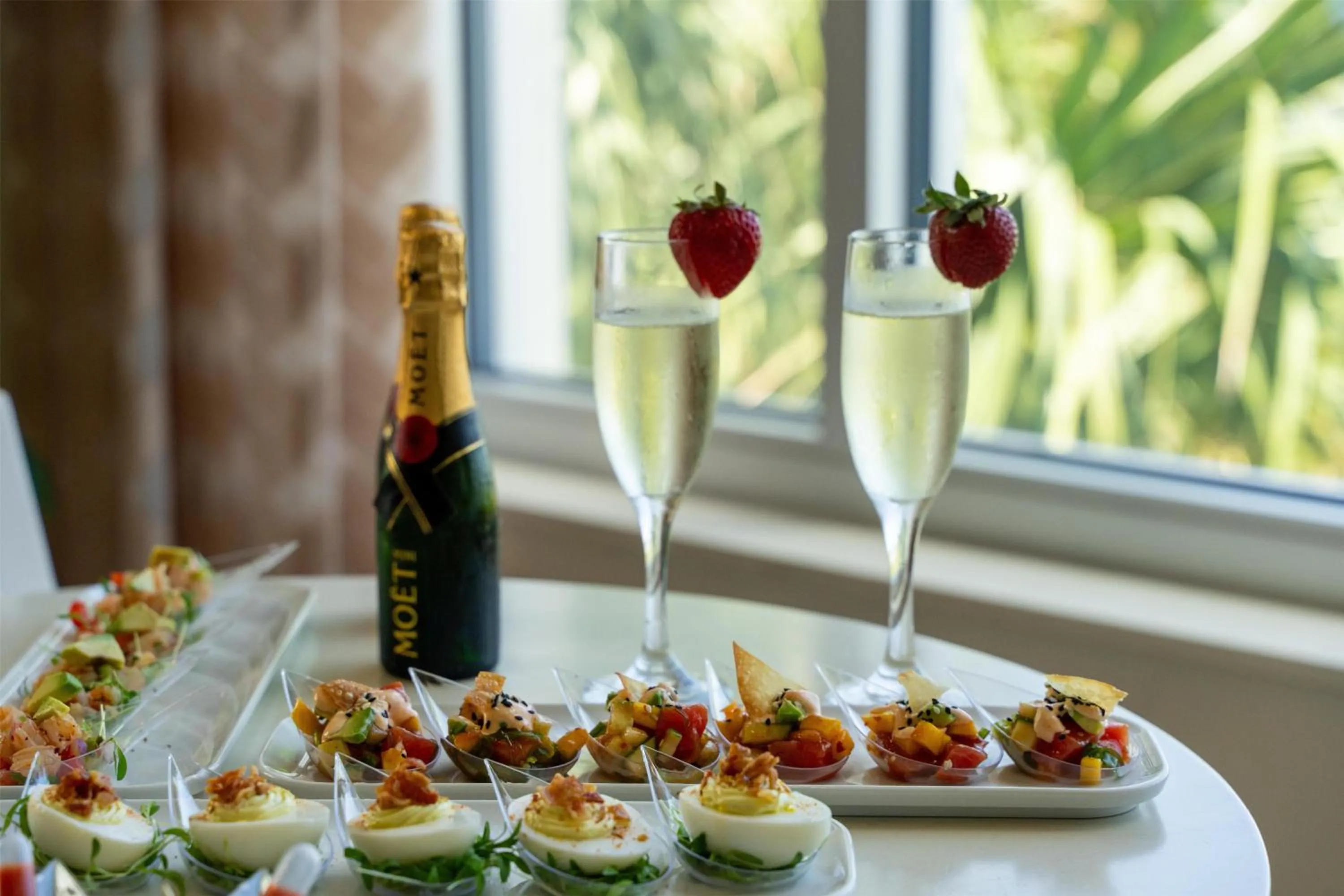 Dining area in The Ellie Beach Resort Myrtle Beach, Tapestry By Hilton