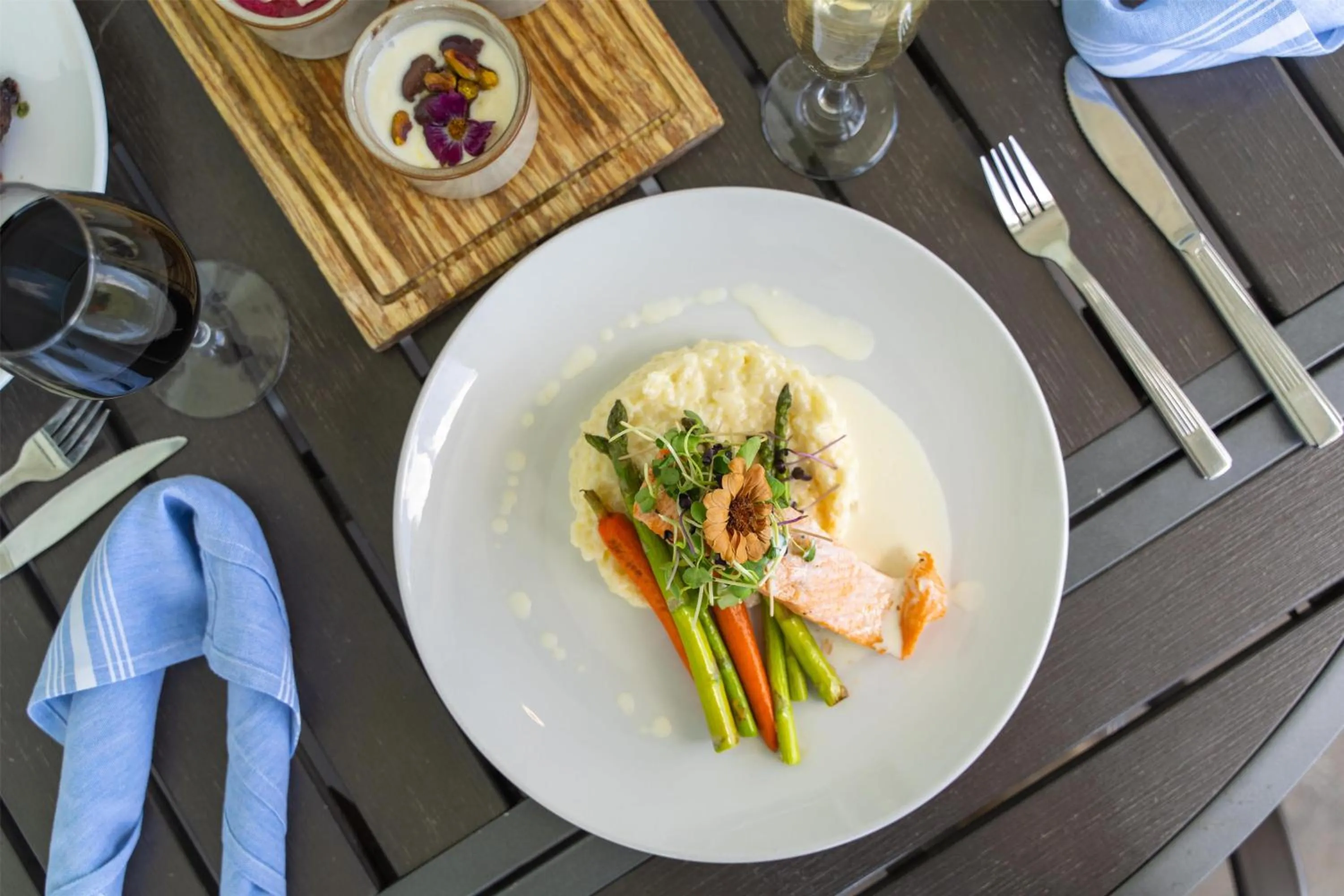 Restaurant/places to eat in The Ellie Beach Resort Myrtle Beach, Tapestry By Hilton