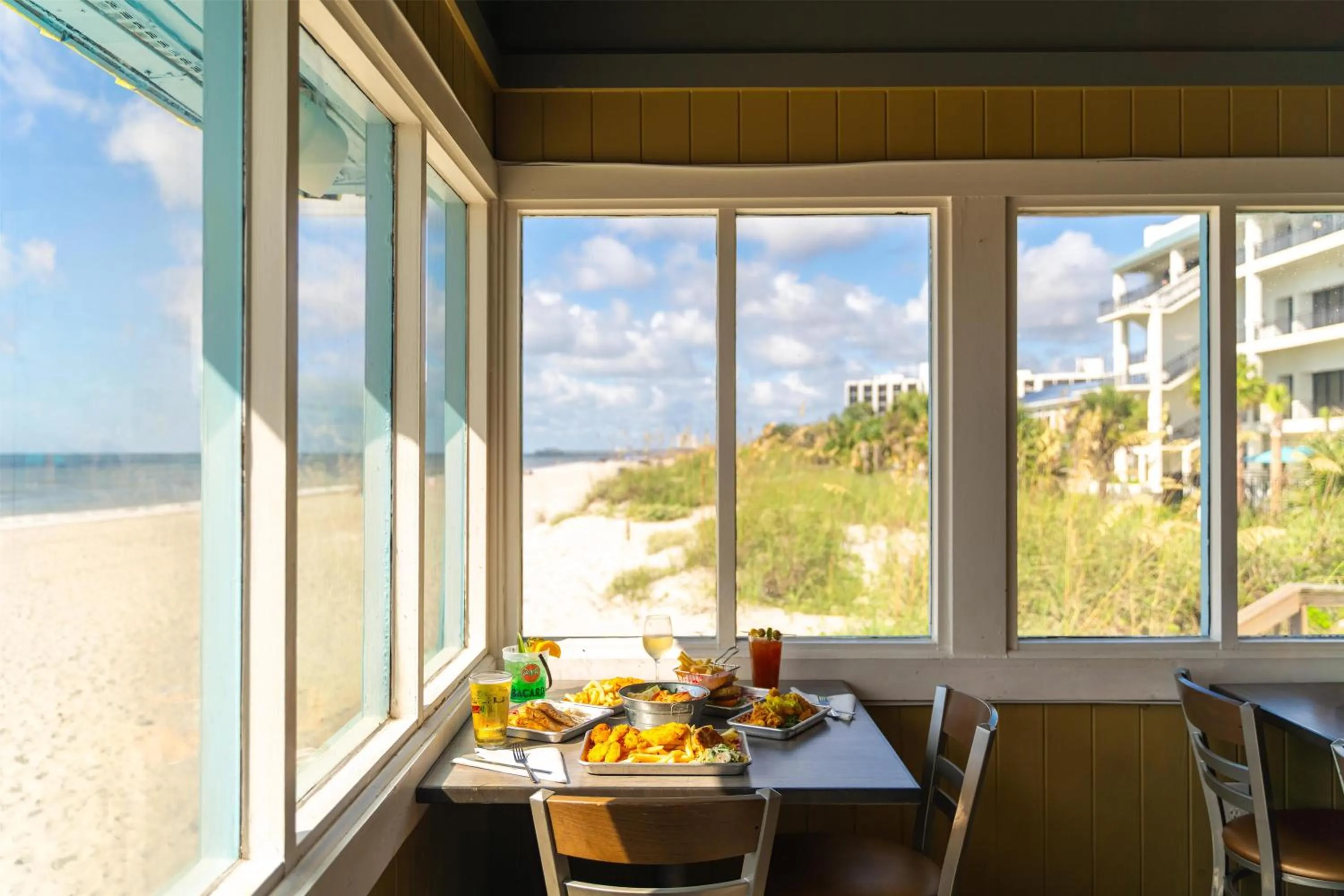 Dining area in The Ellie Beach Resort Myrtle Beach, Tapestry By Hilton