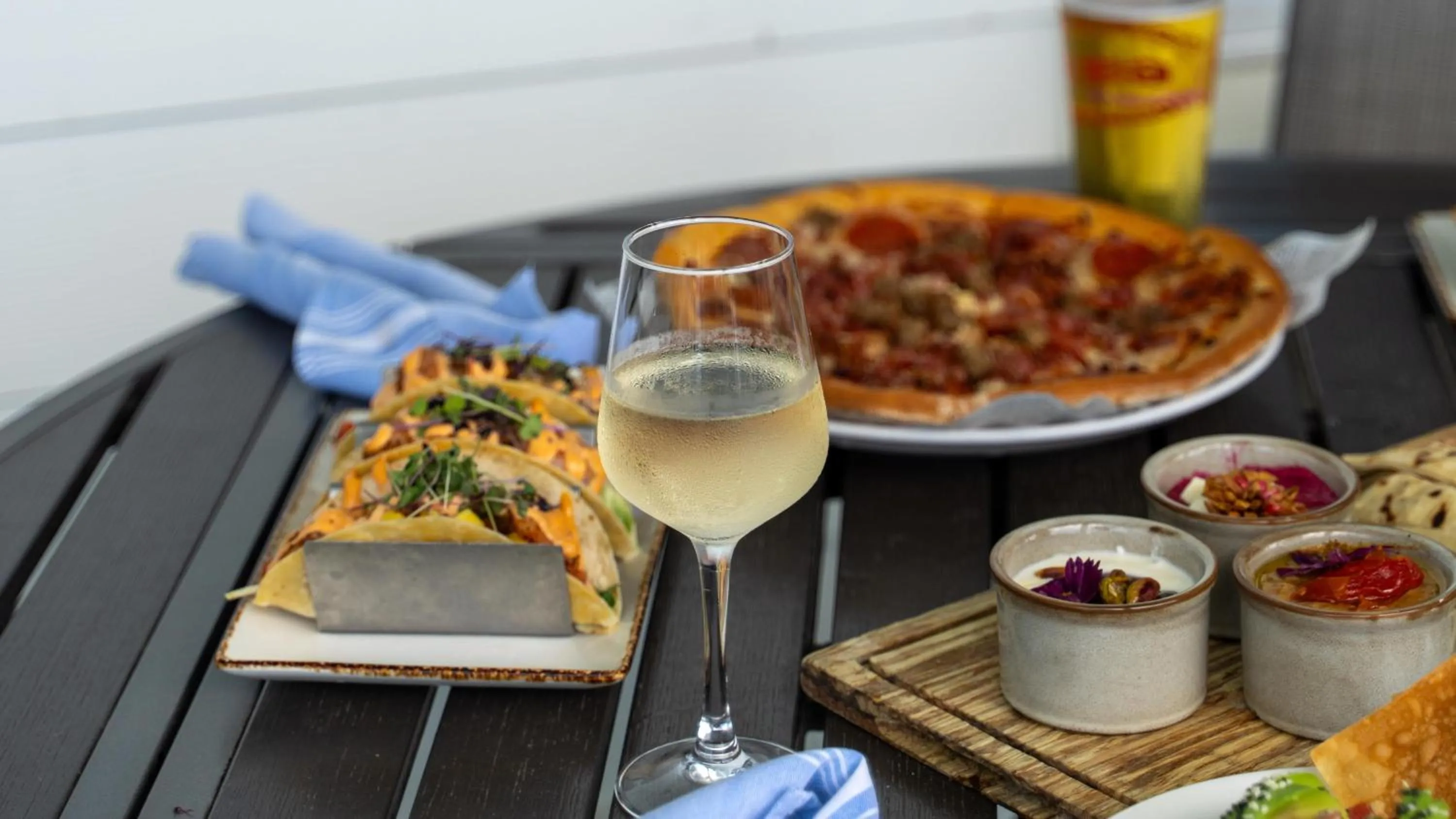 Restaurant/places to eat in The Ellie Beach Resort Myrtle Beach, Tapestry By Hilton