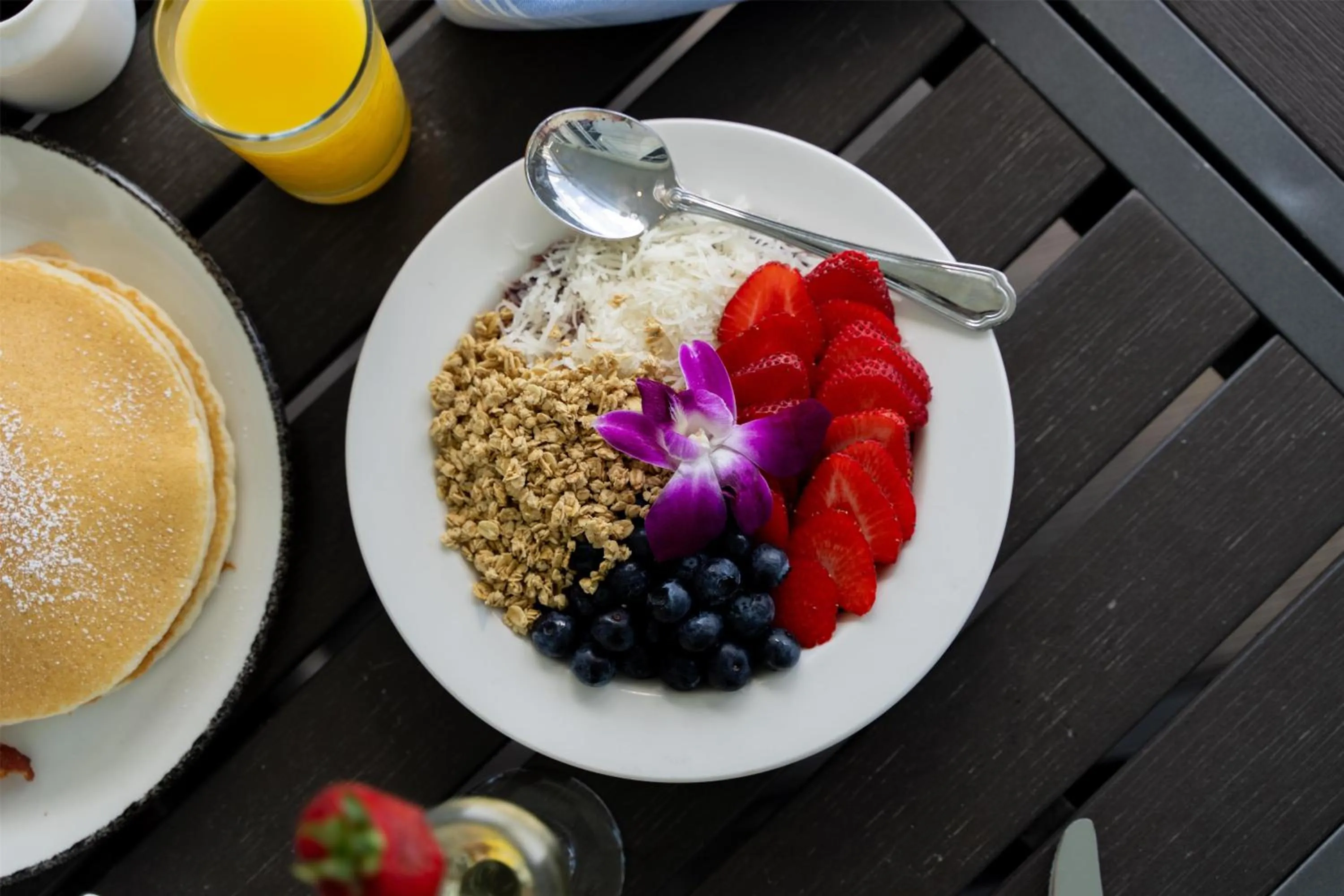 Dining area in The Ellie Beach Resort Myrtle Beach, Tapestry By Hilton