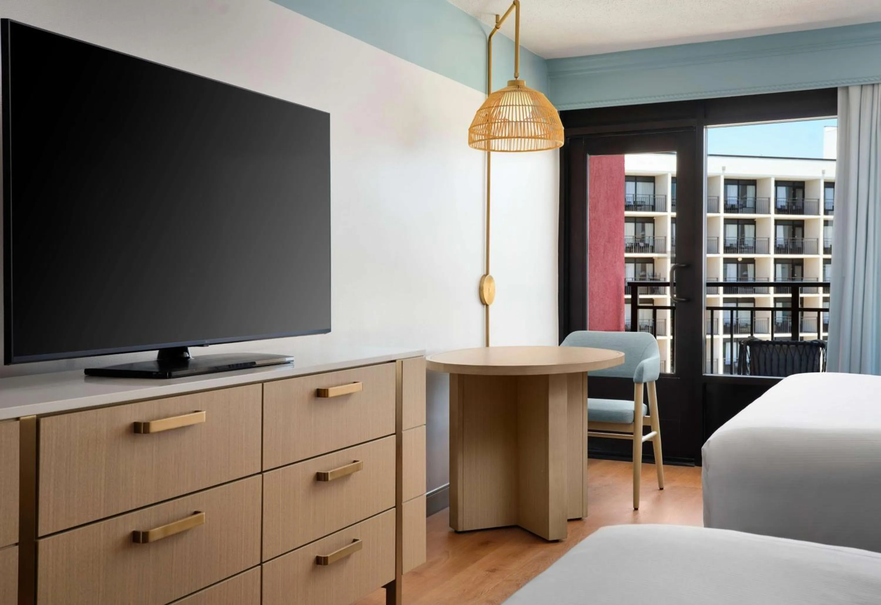 TV and multimedia, Bed in The Ellie Beach Resort Myrtle Beach, Tapestry By Hilton