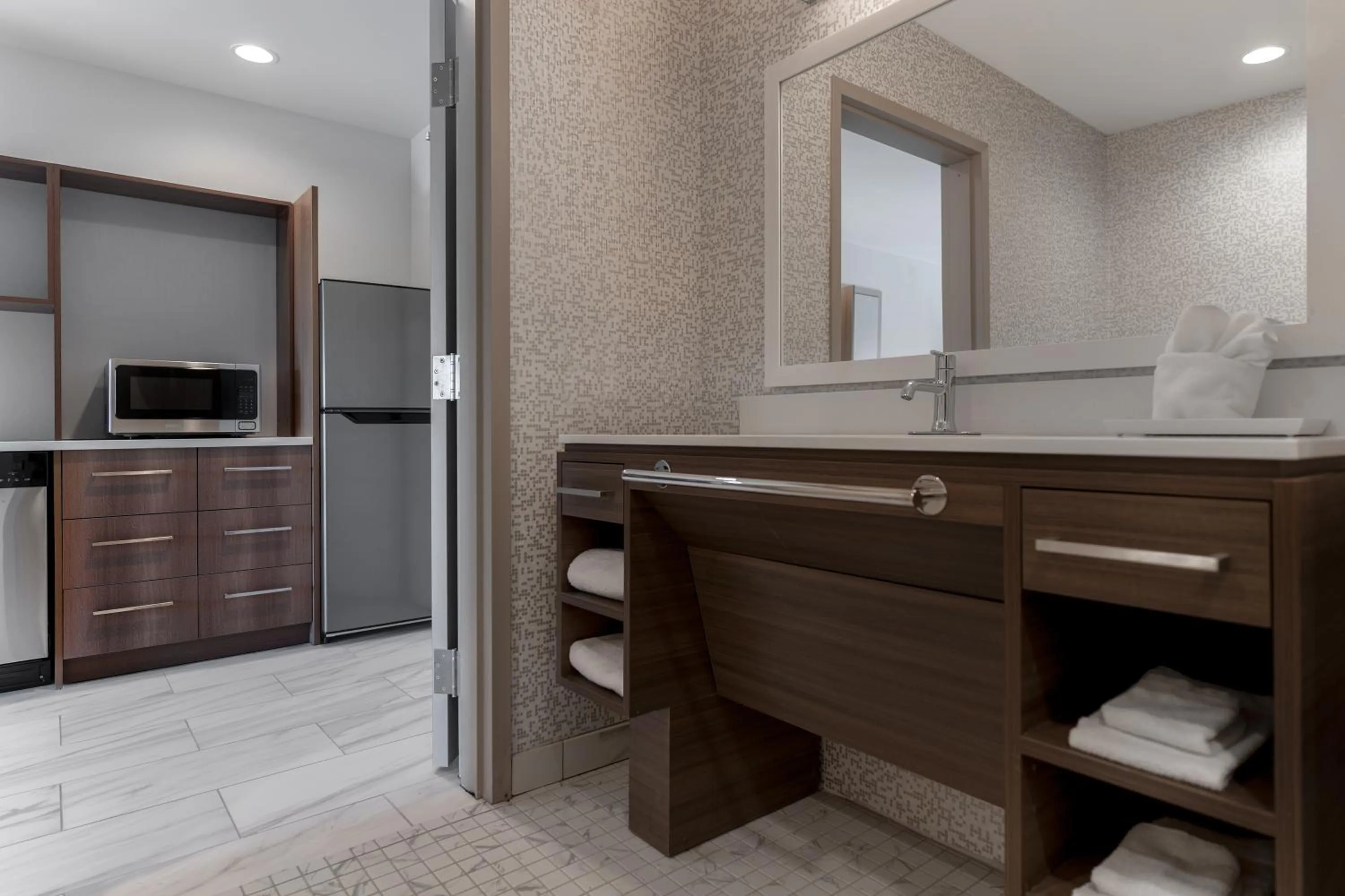 Bathroom in Home2 Suites By Hilton Kokomo