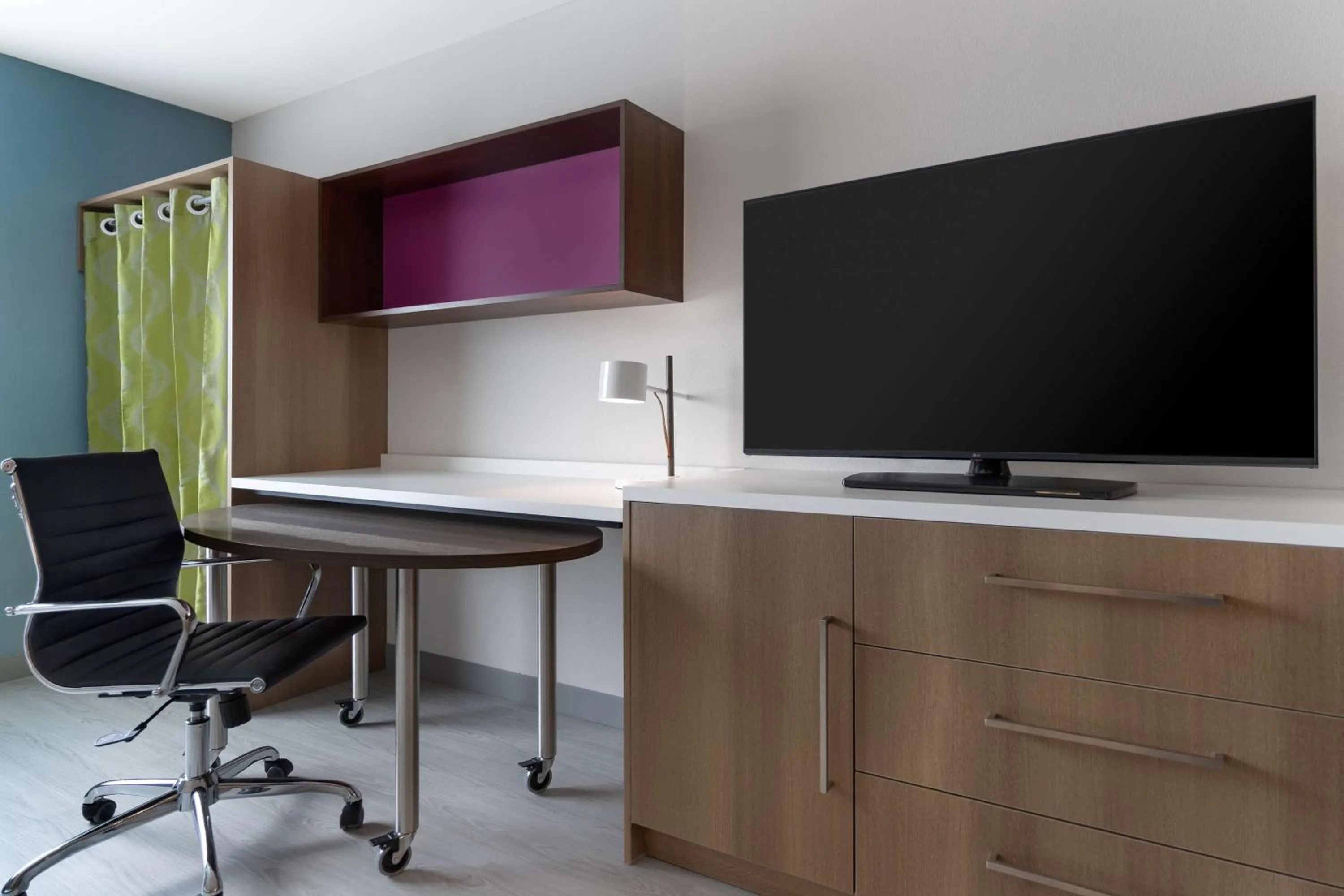 Bedroom in Home2 Suites By Hilton Kokomo