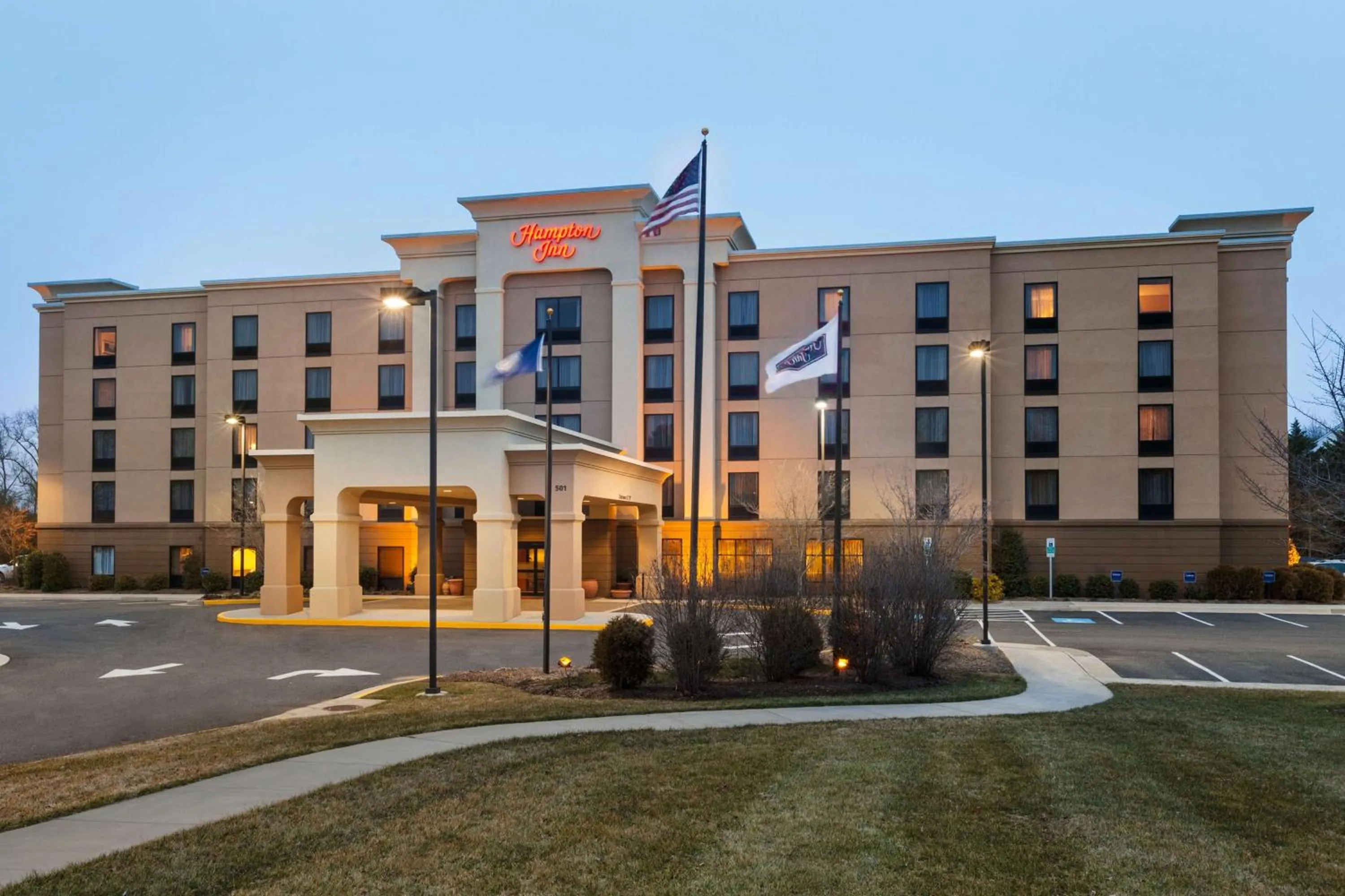 Property building in Hampton Inn Warrenton, Va