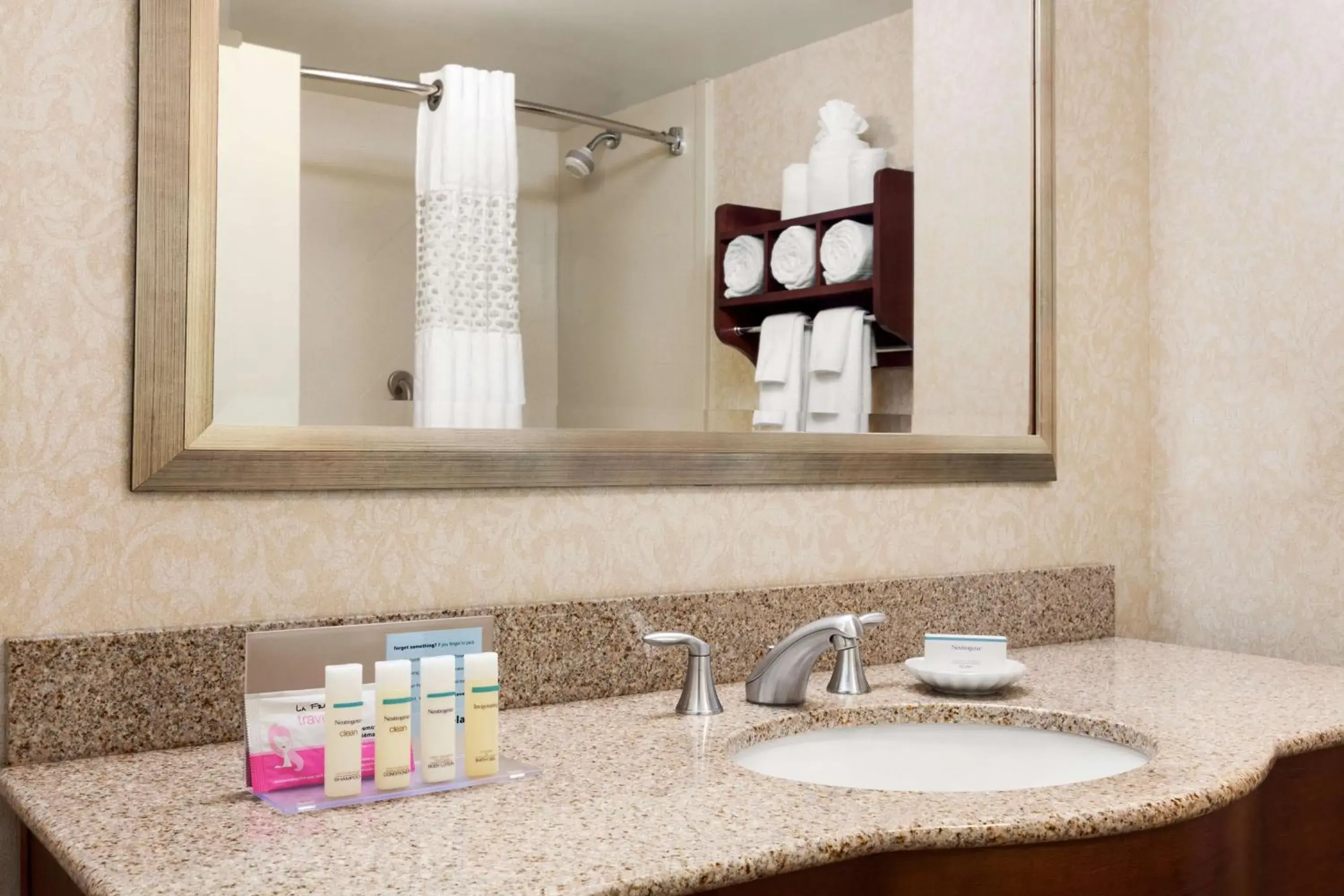 King Room with King Bed - Non-Smoking in Hampton Inn Warrenton, Va King Room with King Bed - Non-Smoking in Hampton Inn Warrenton, Va