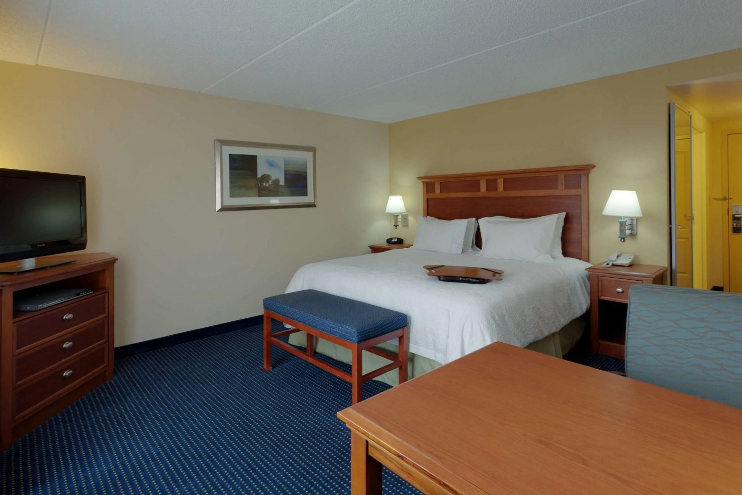 Bed in Hampton Inn Warrenton, Va