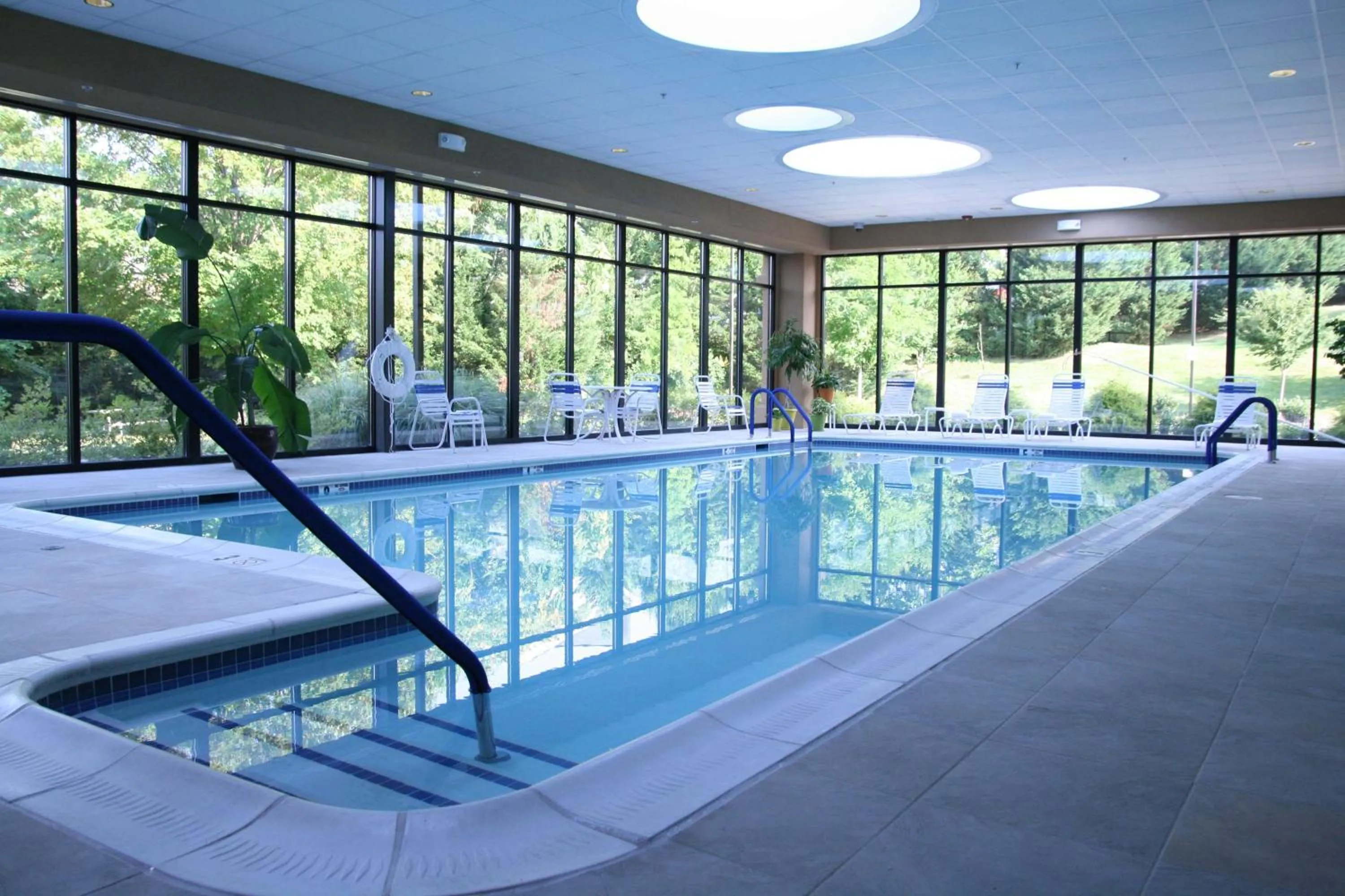 Pool view in Hampton Inn Warrenton, Va