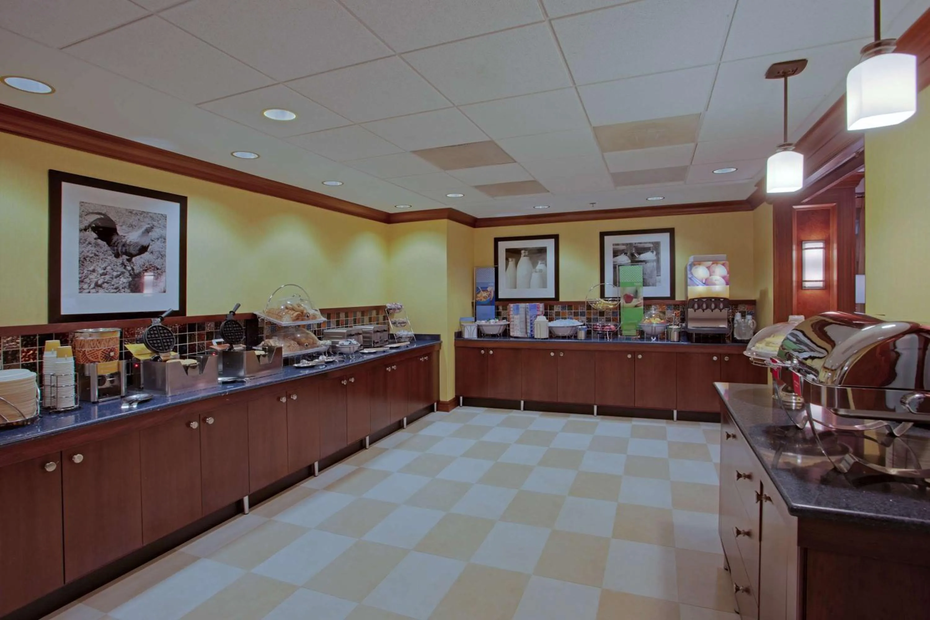 Dining area in Hampton Inn Warrenton, Va