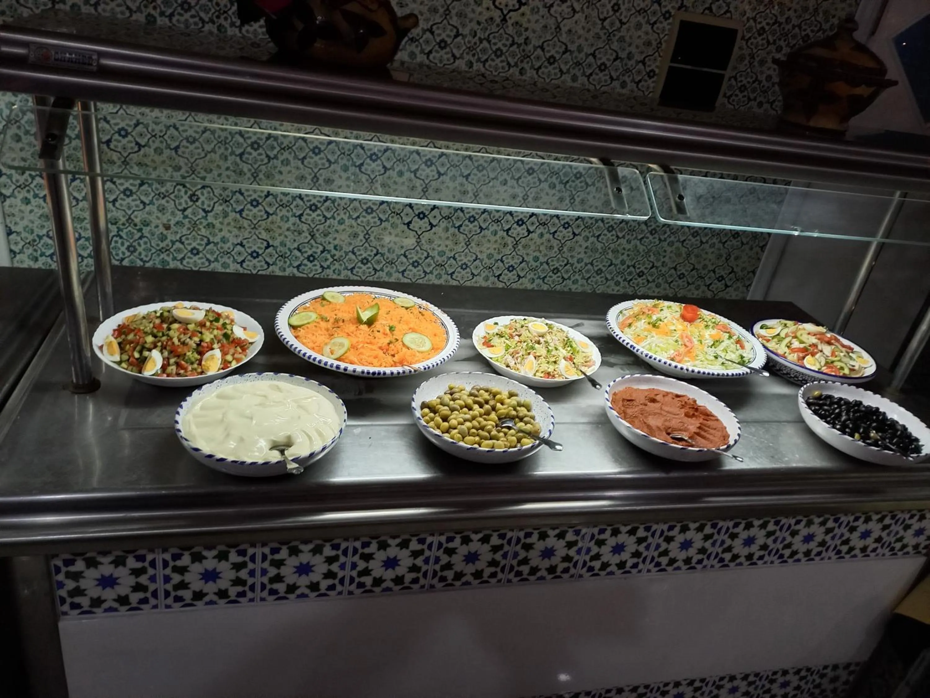 Restaurant/places to eat in Hotel Le Khalife