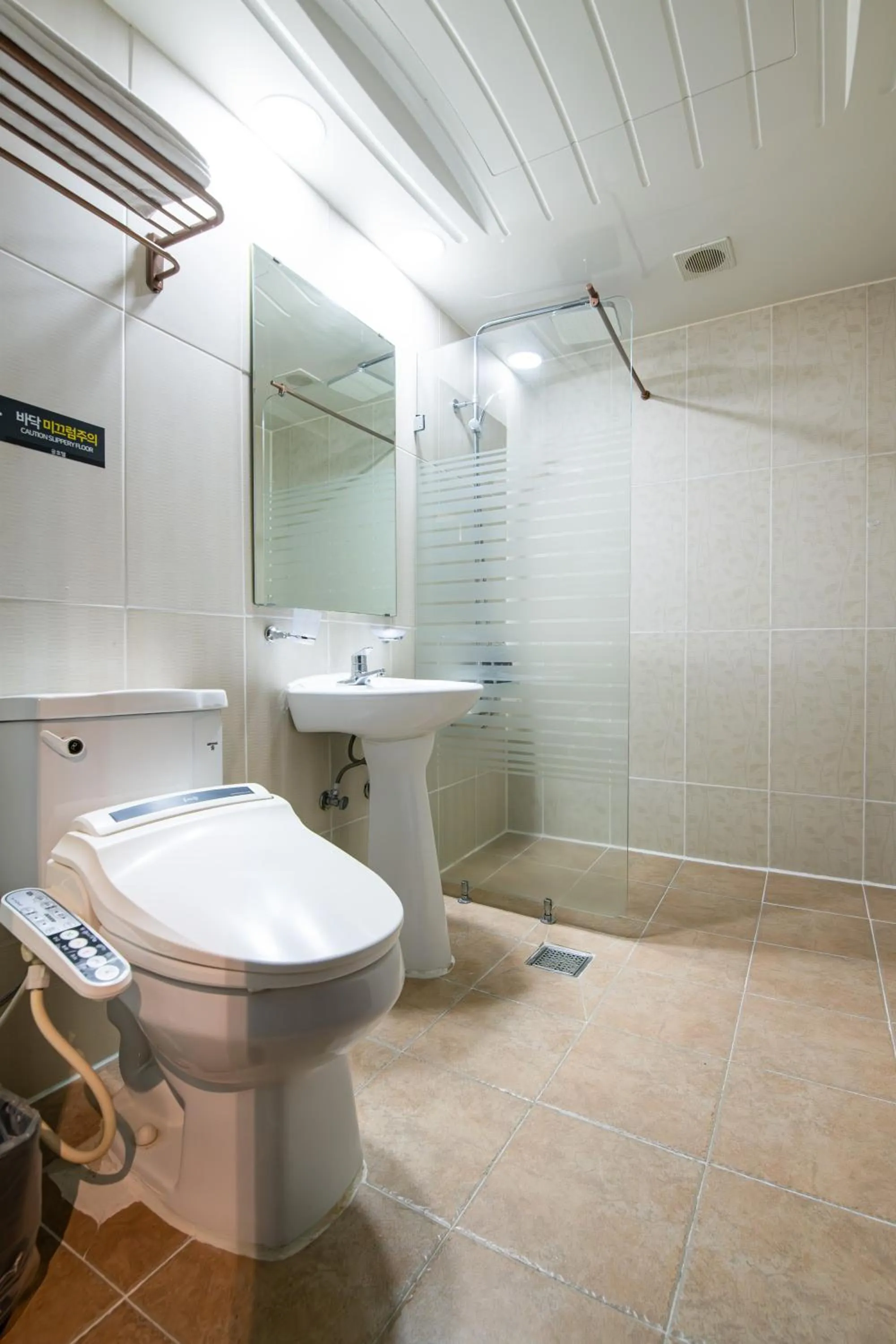 Bathroom in Gung Business Hotel