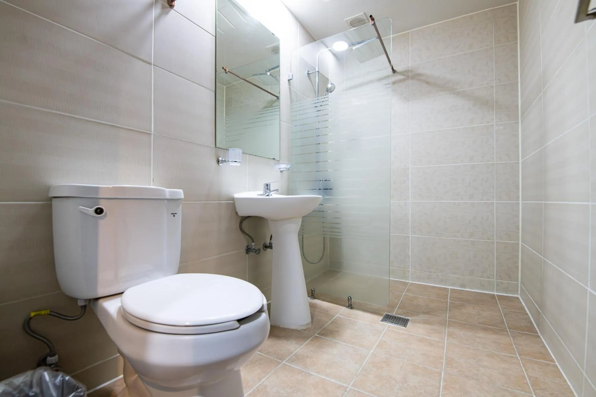 Shower in Gung Business Hotel