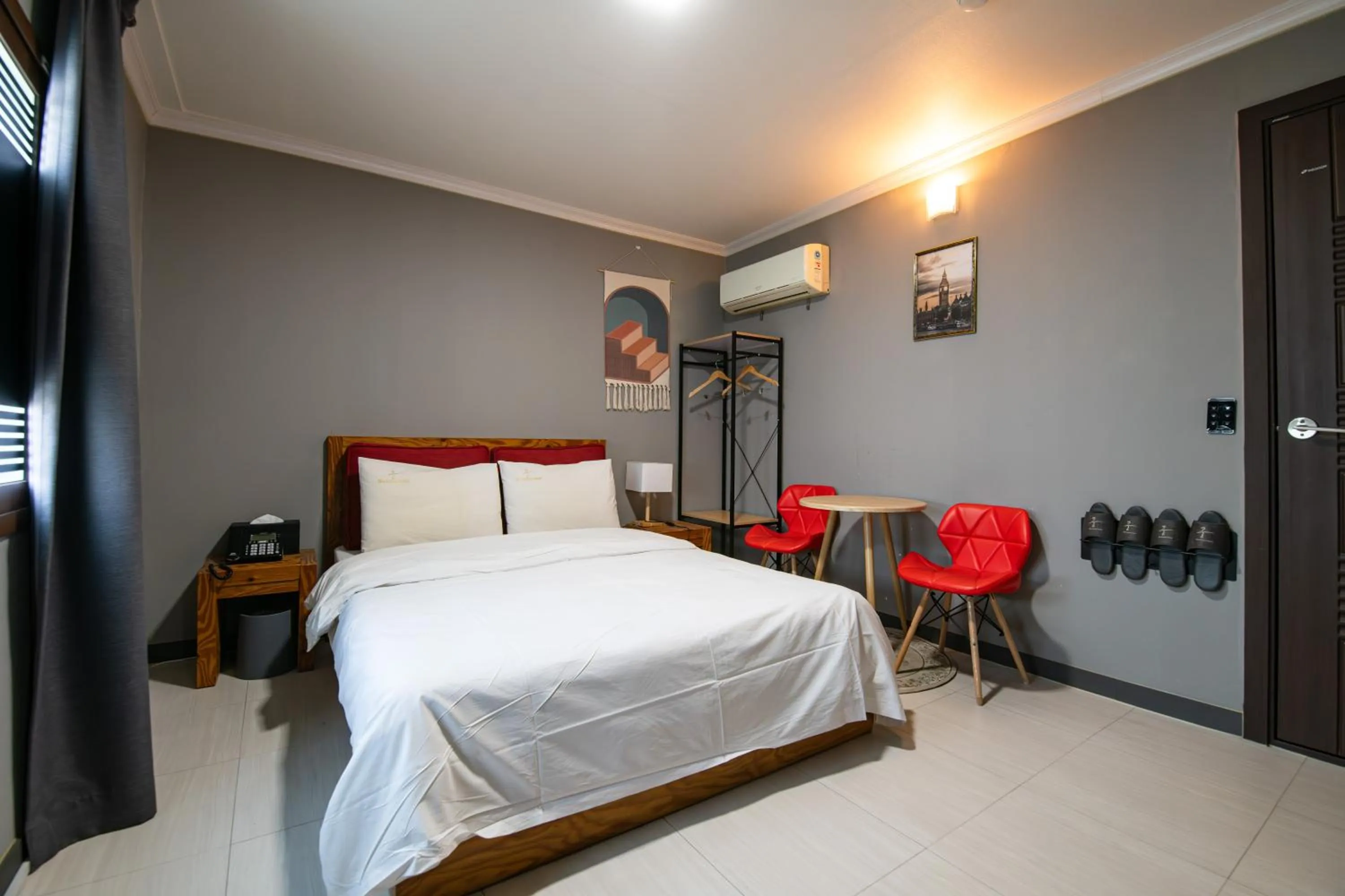 Bed in Gung Business Hotel