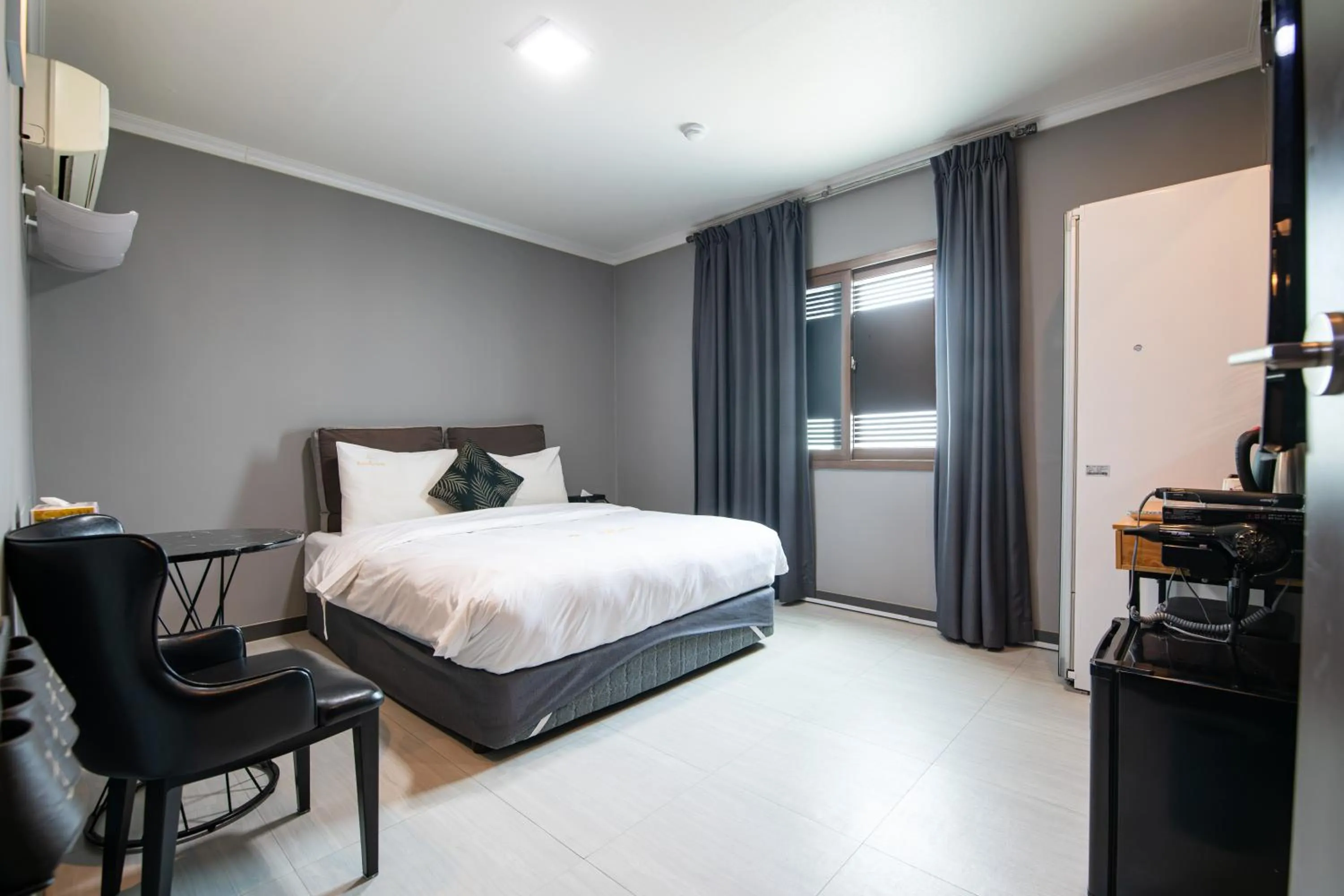 Photo of the whole room, Bed in Gung Business Hotel