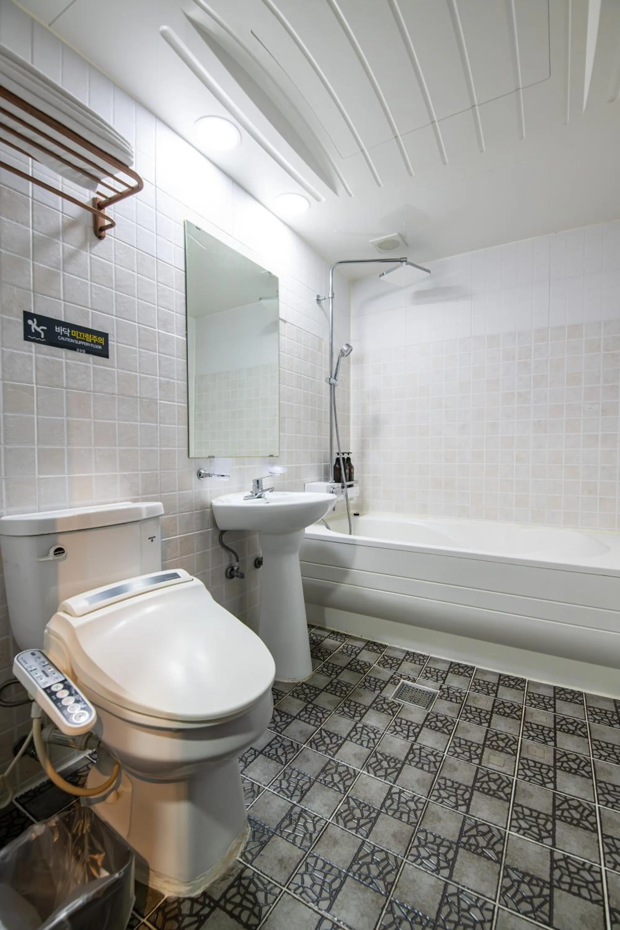 Bathroom in Gung Business Hotel