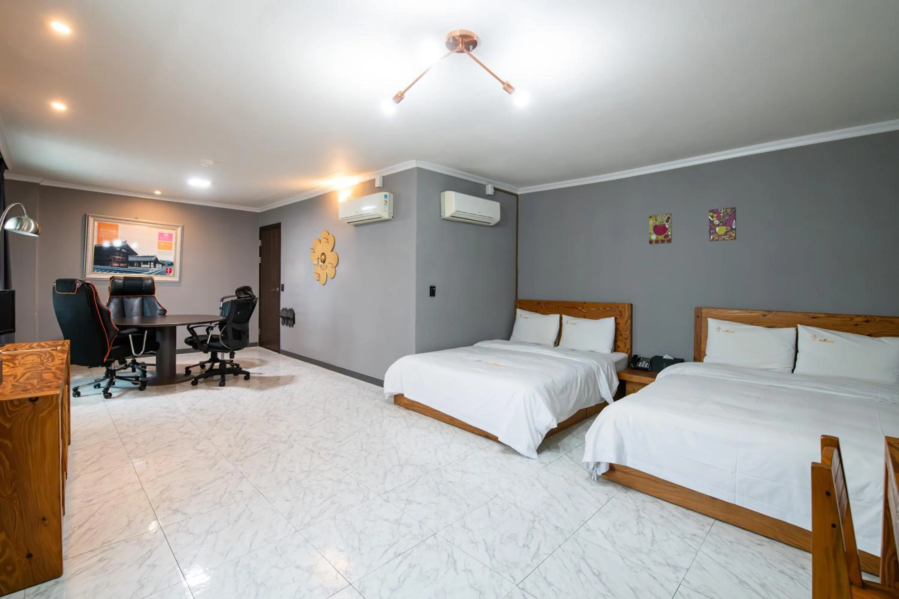 Photo of the whole room, Bed in Gung Business Hotel