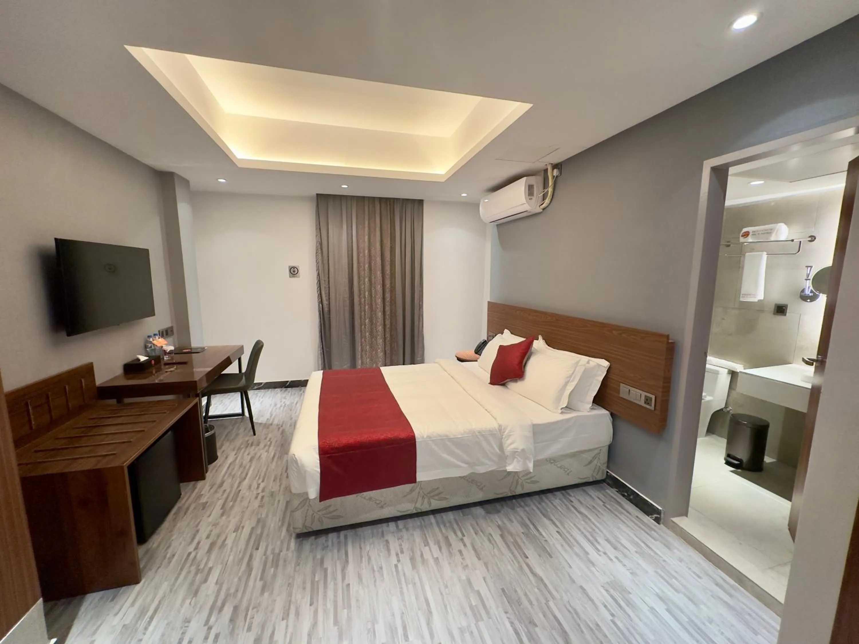 Coffee/tea facilities, Bed in Hotel Omni Residency Baridhara