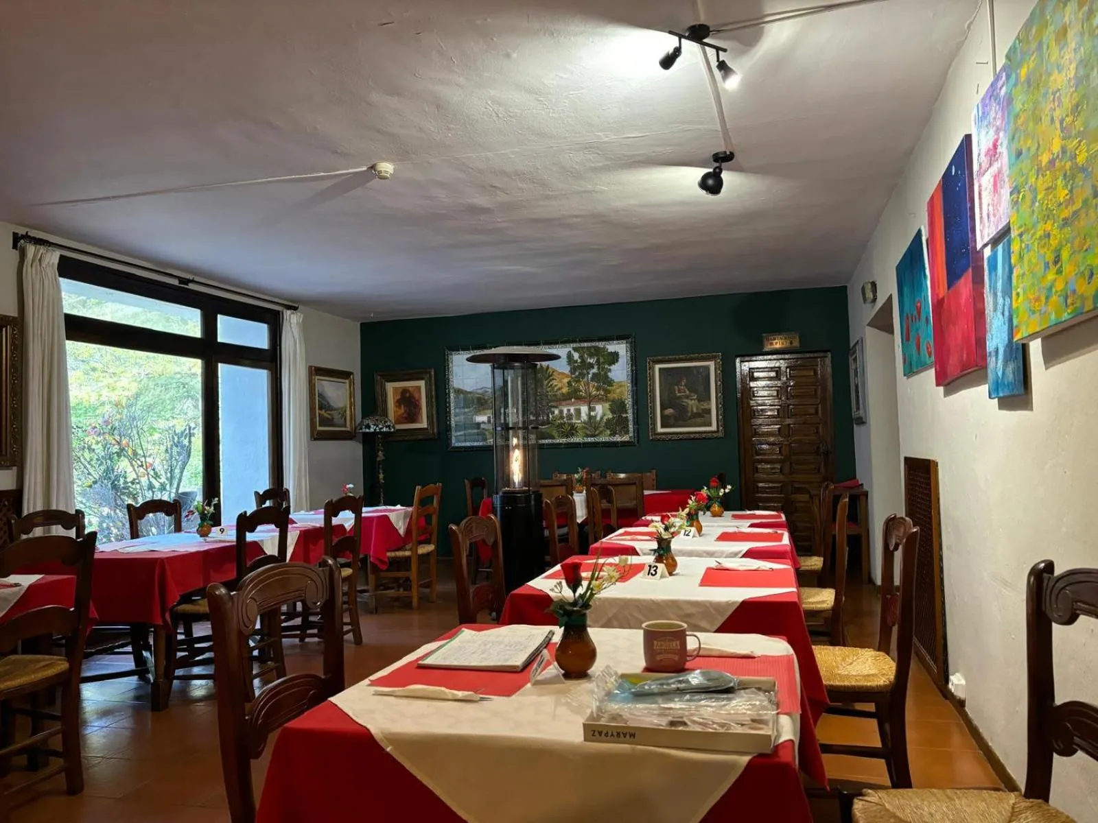 Dining area in Hotel El Refugio de Juanar