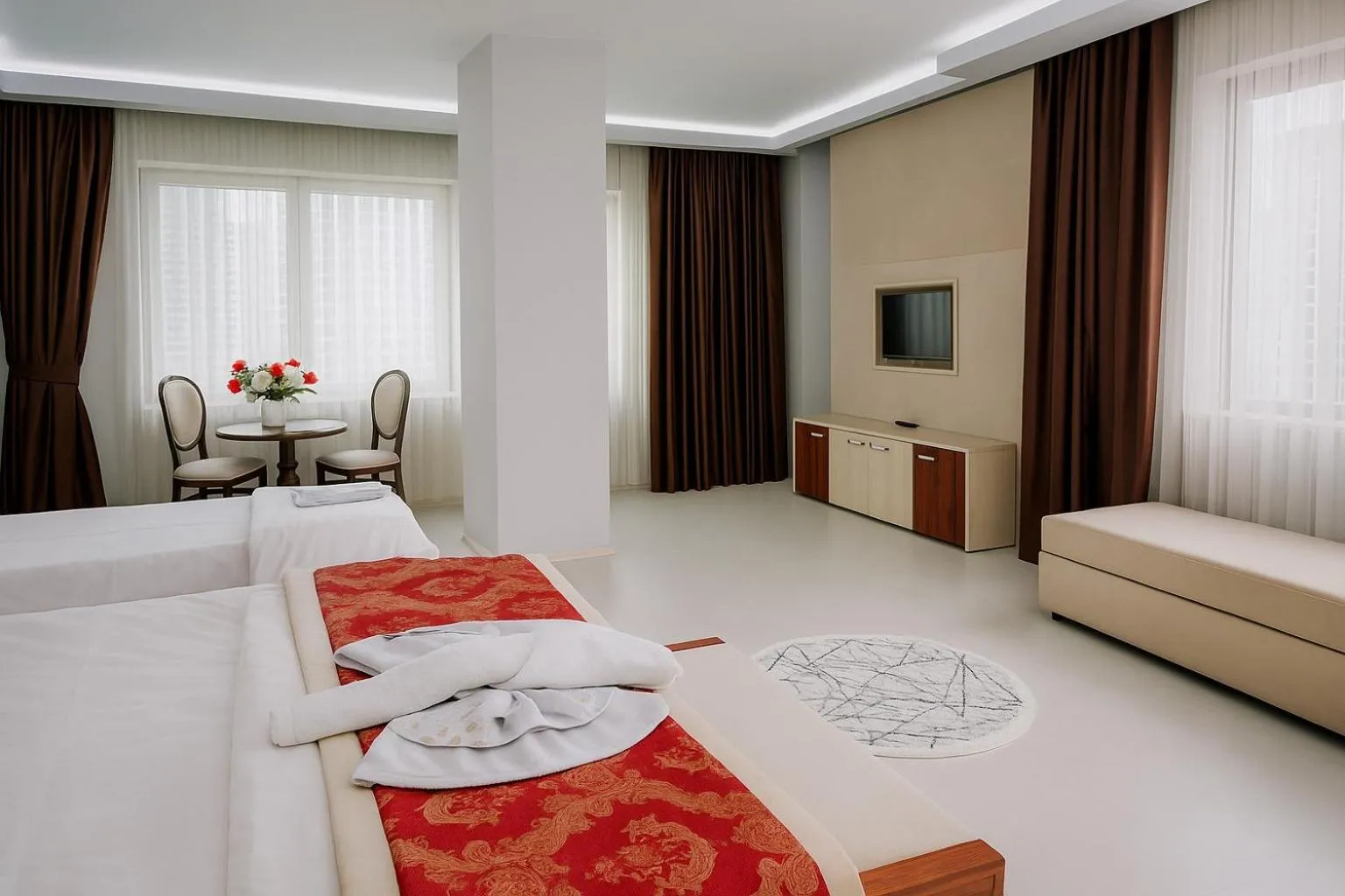 Bedroom, Bed in Cevaher Hotel & Suıtes