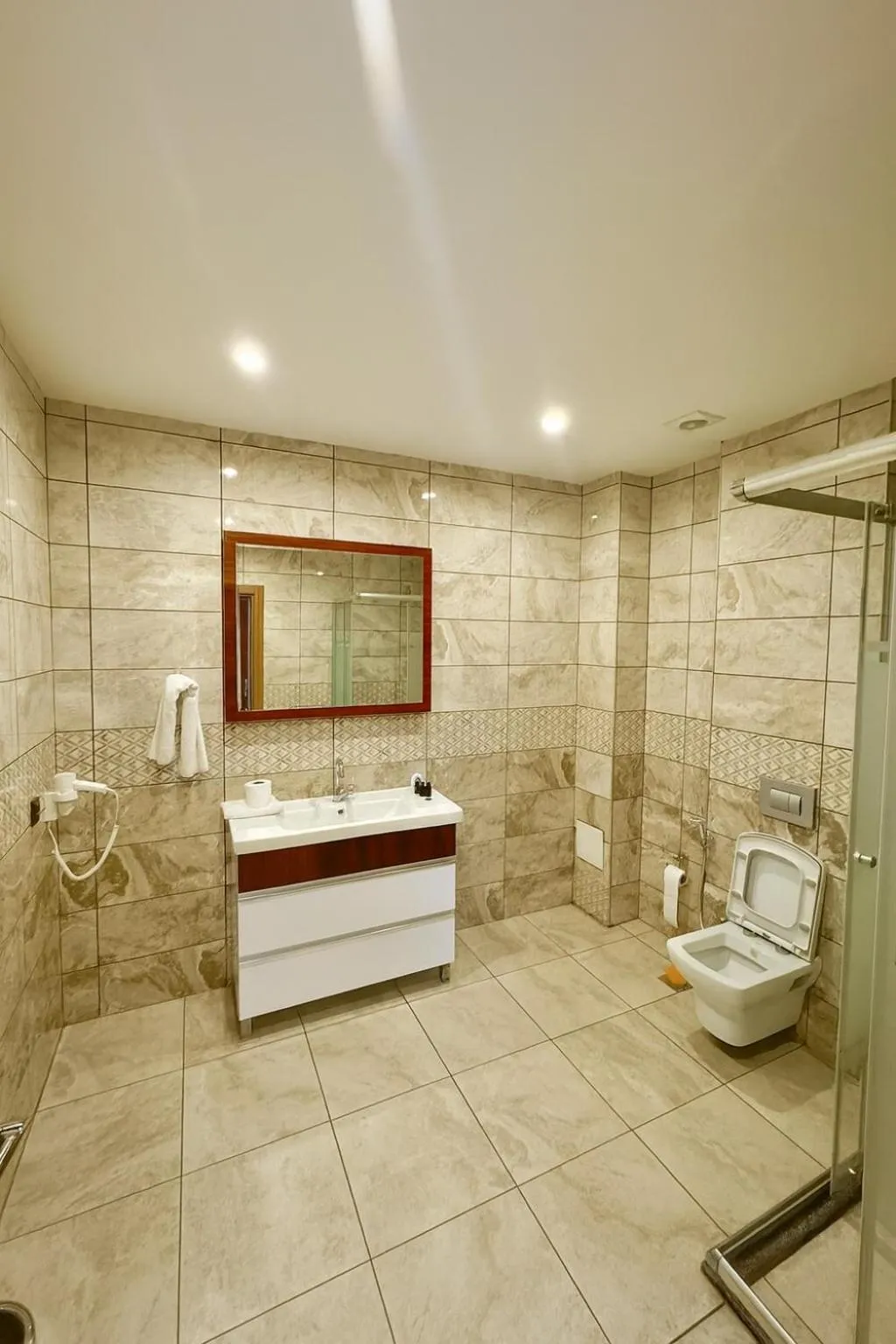 Bathroom in Cevaher Hotel & Suıtes