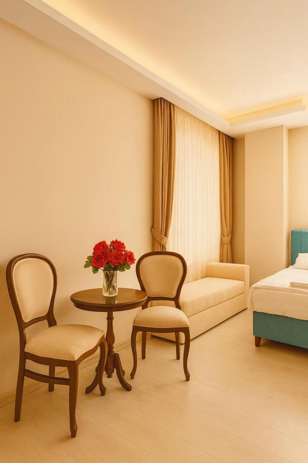 Seating area, Bed in Cevaher Hotel & Suıtes