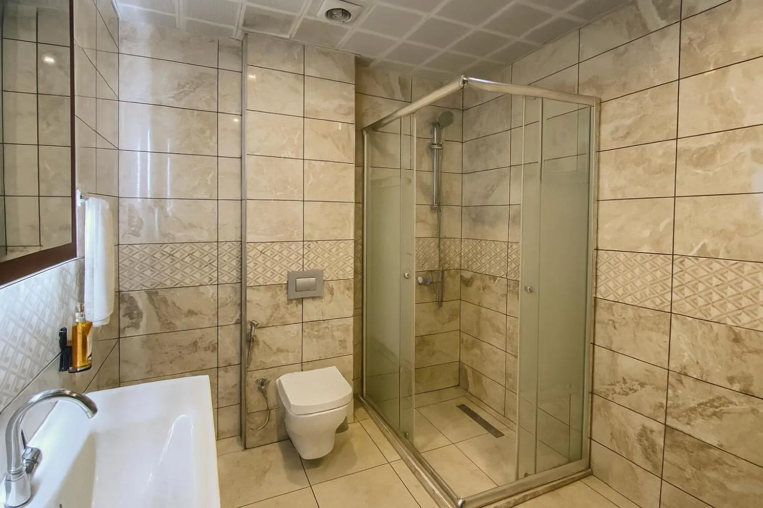 Bathroom in Cevaher Hotel & Suıtes