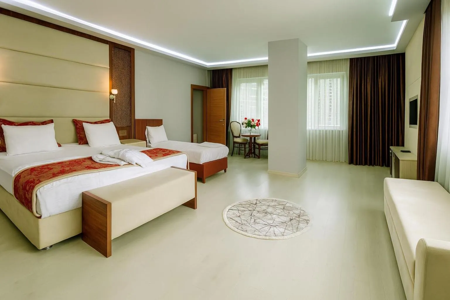 Bedroom, Bed in Cevaher Hotel & Suıtes