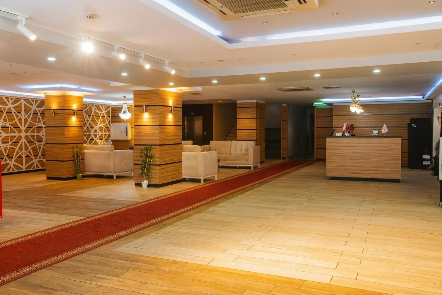 Lobby or reception in Cevaher Hotel & Suıtes