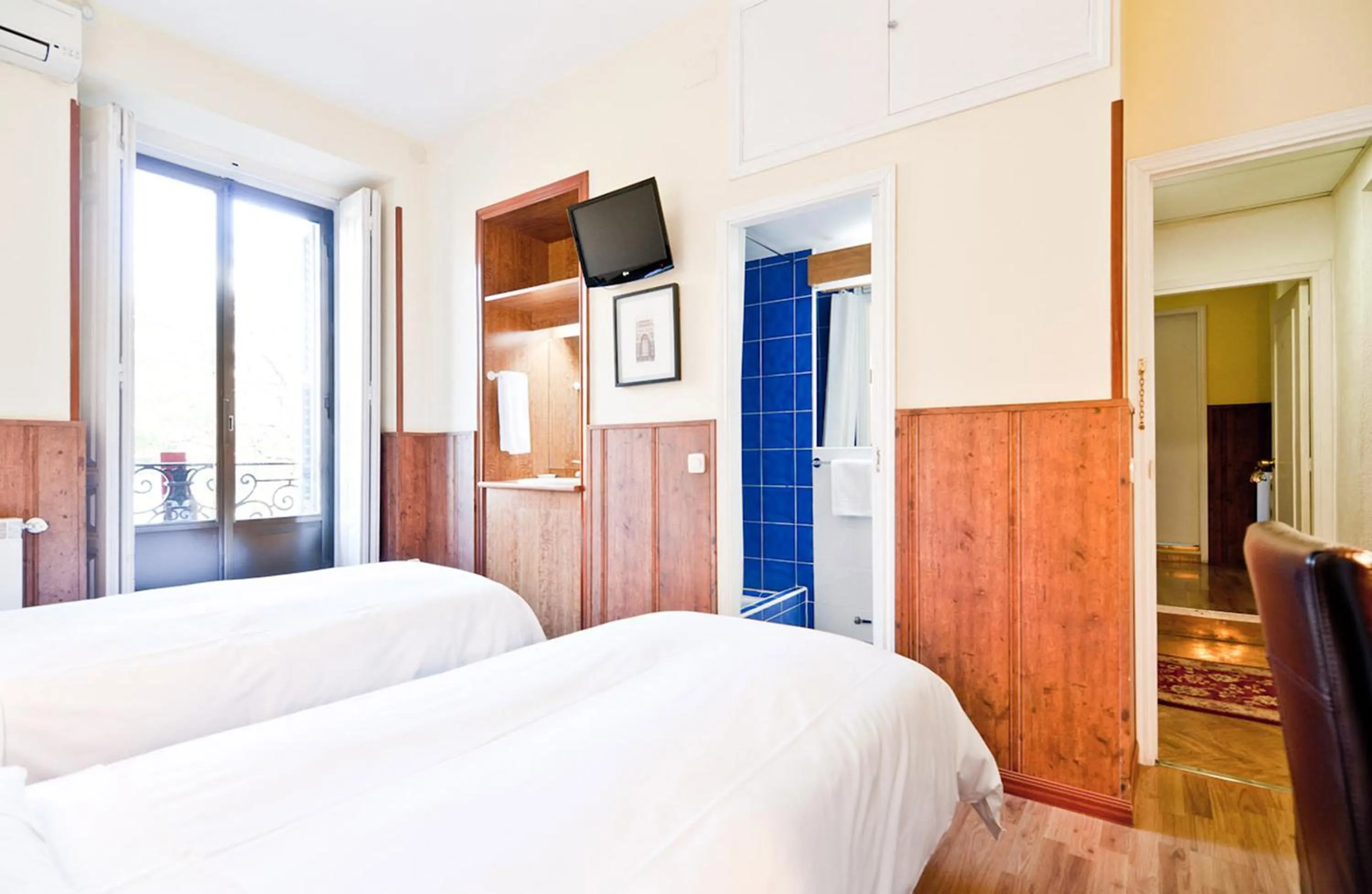 Photo of the whole room, Bed in Hostal Asunción