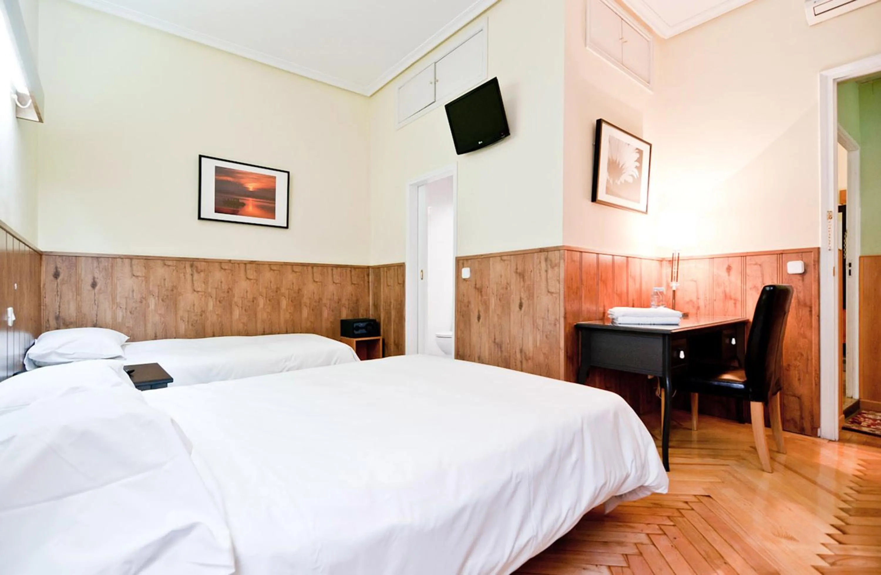 Photo of the whole room, Bed in Hostal Asunción