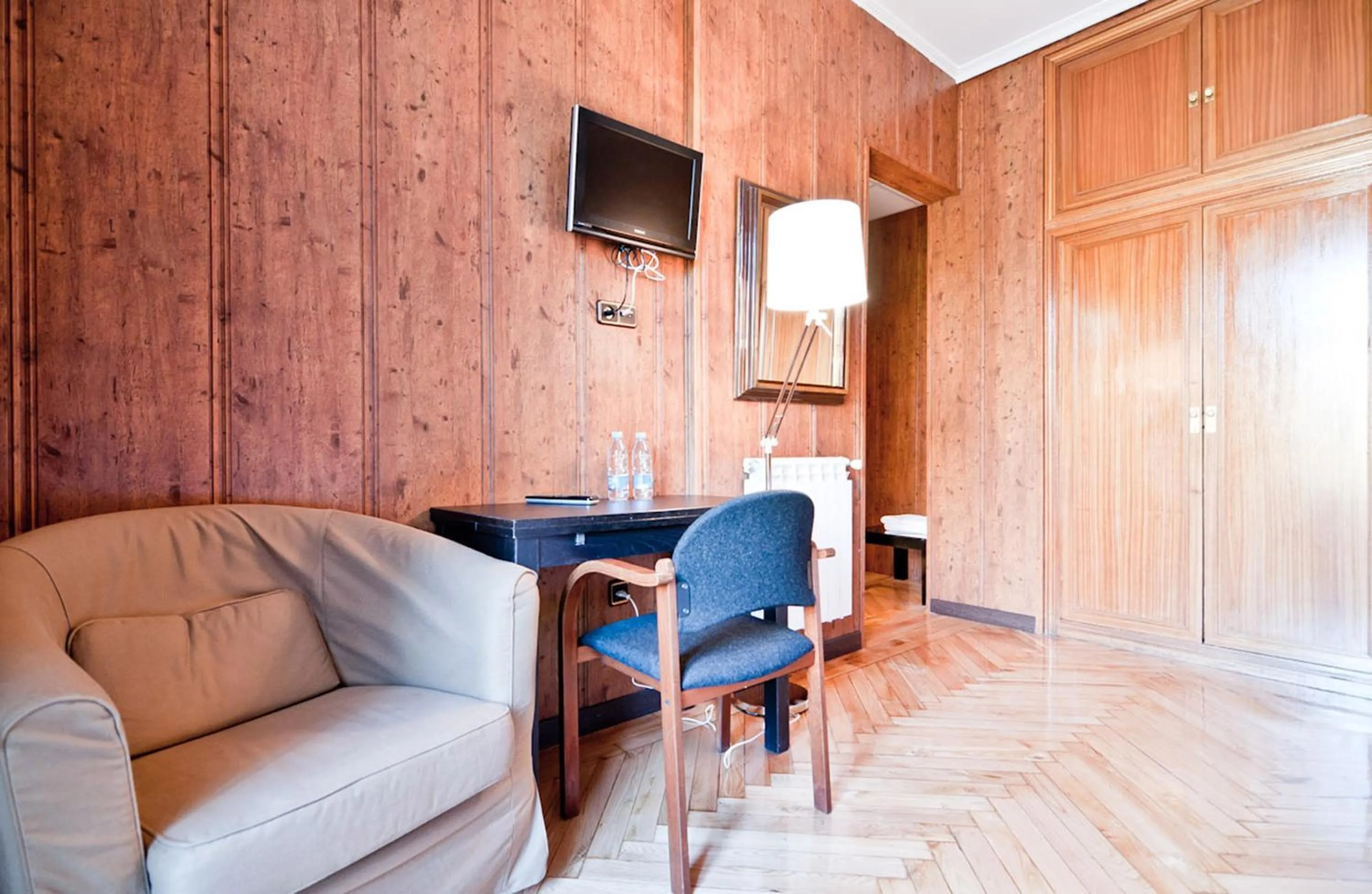 TV and multimedia in Hostal Asunción