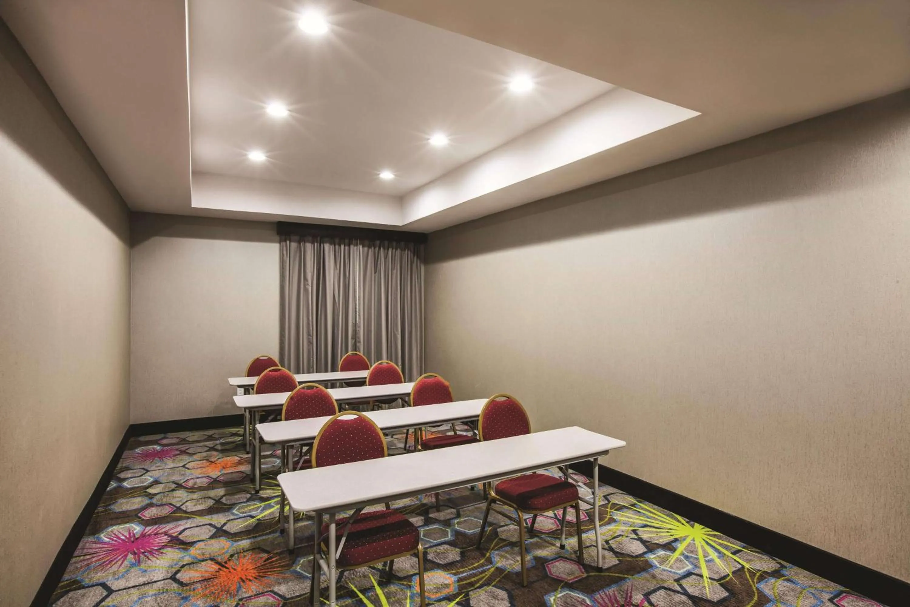 Meeting/conference room in La Quinta Inn & Suites Port Allen La