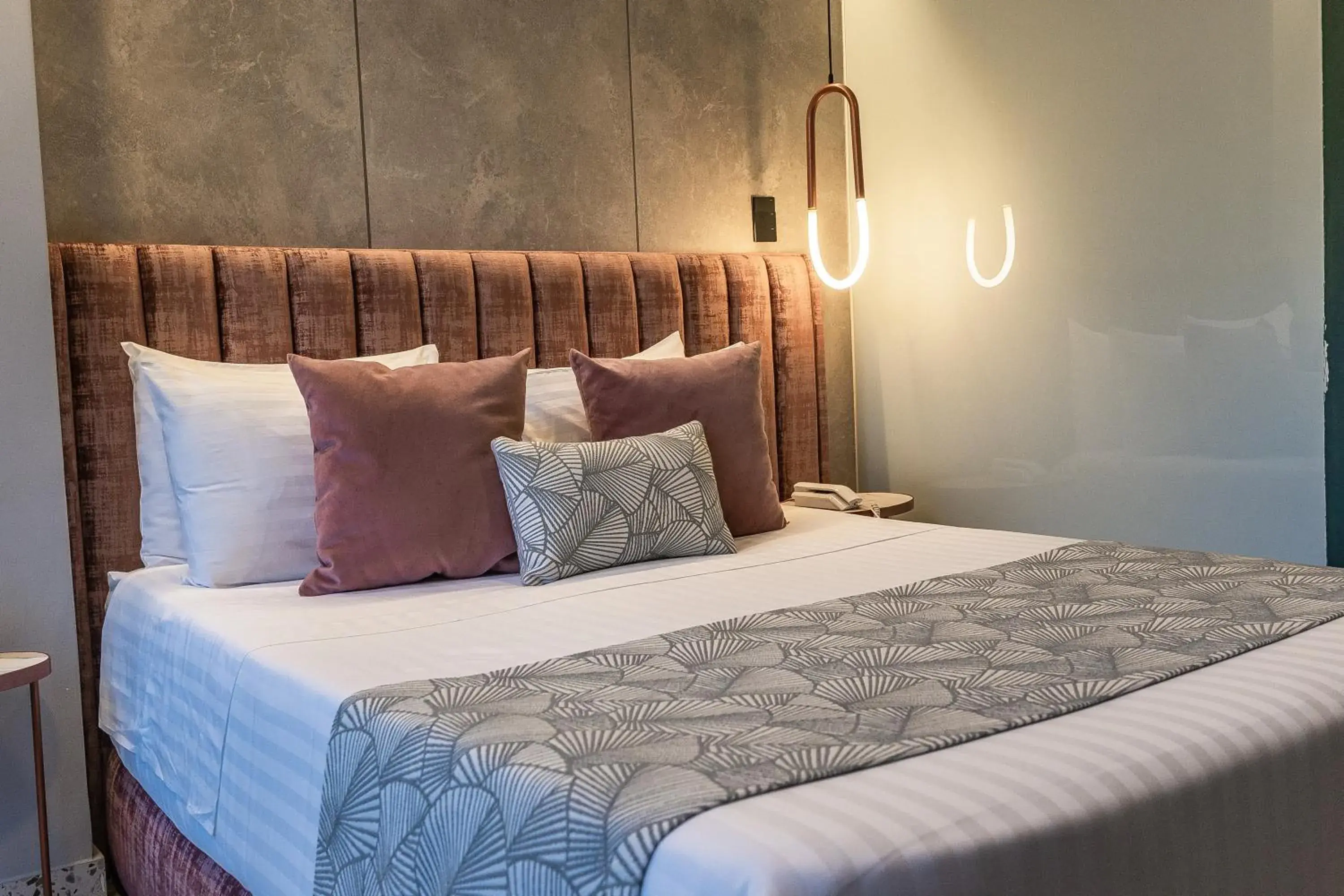 Deluxe Double Room with Bath in The O by Seekers Medellín Deluxe Double Room with Bath in The O by Seekers Medellín