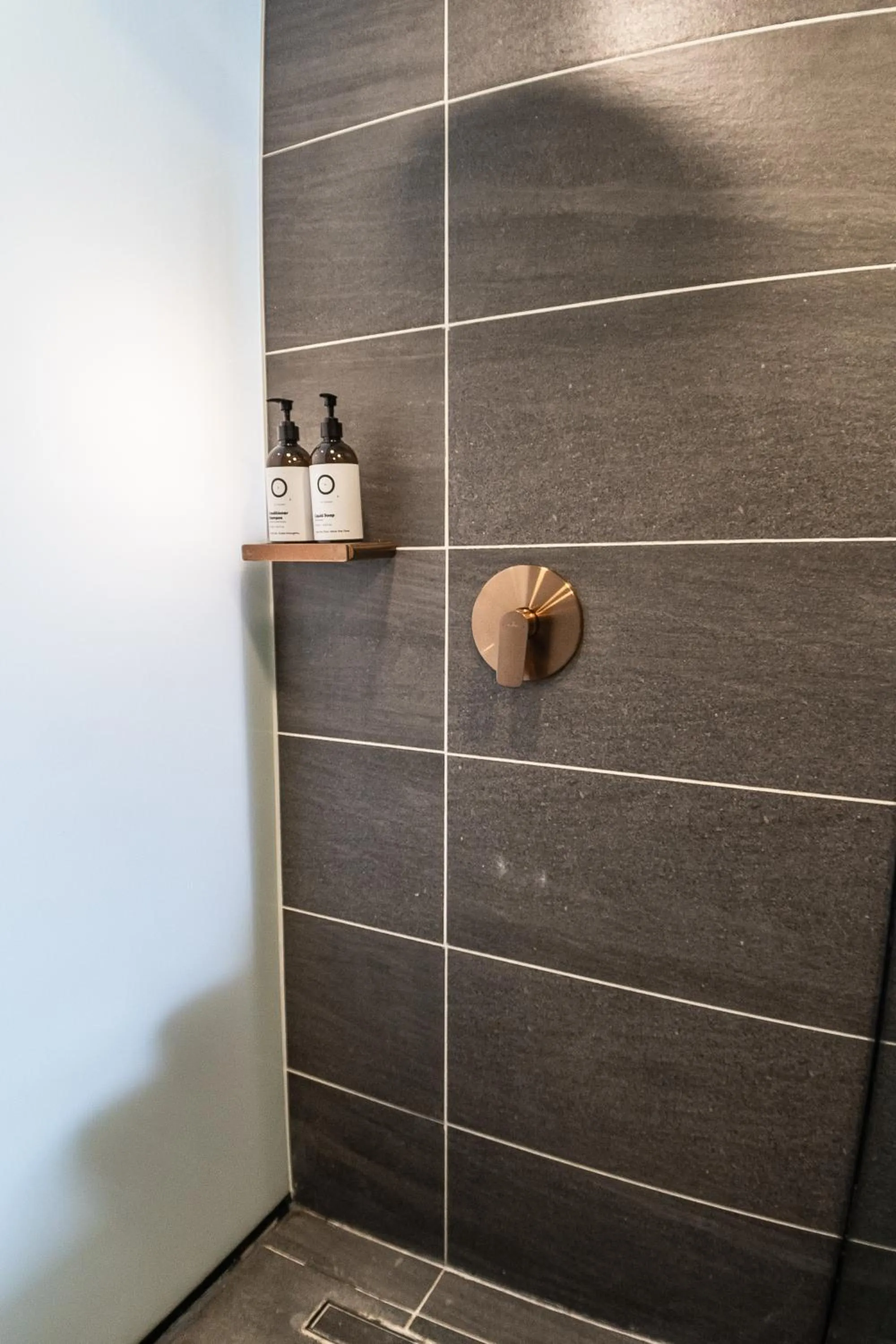 Shower in The O by Seekers Medellín