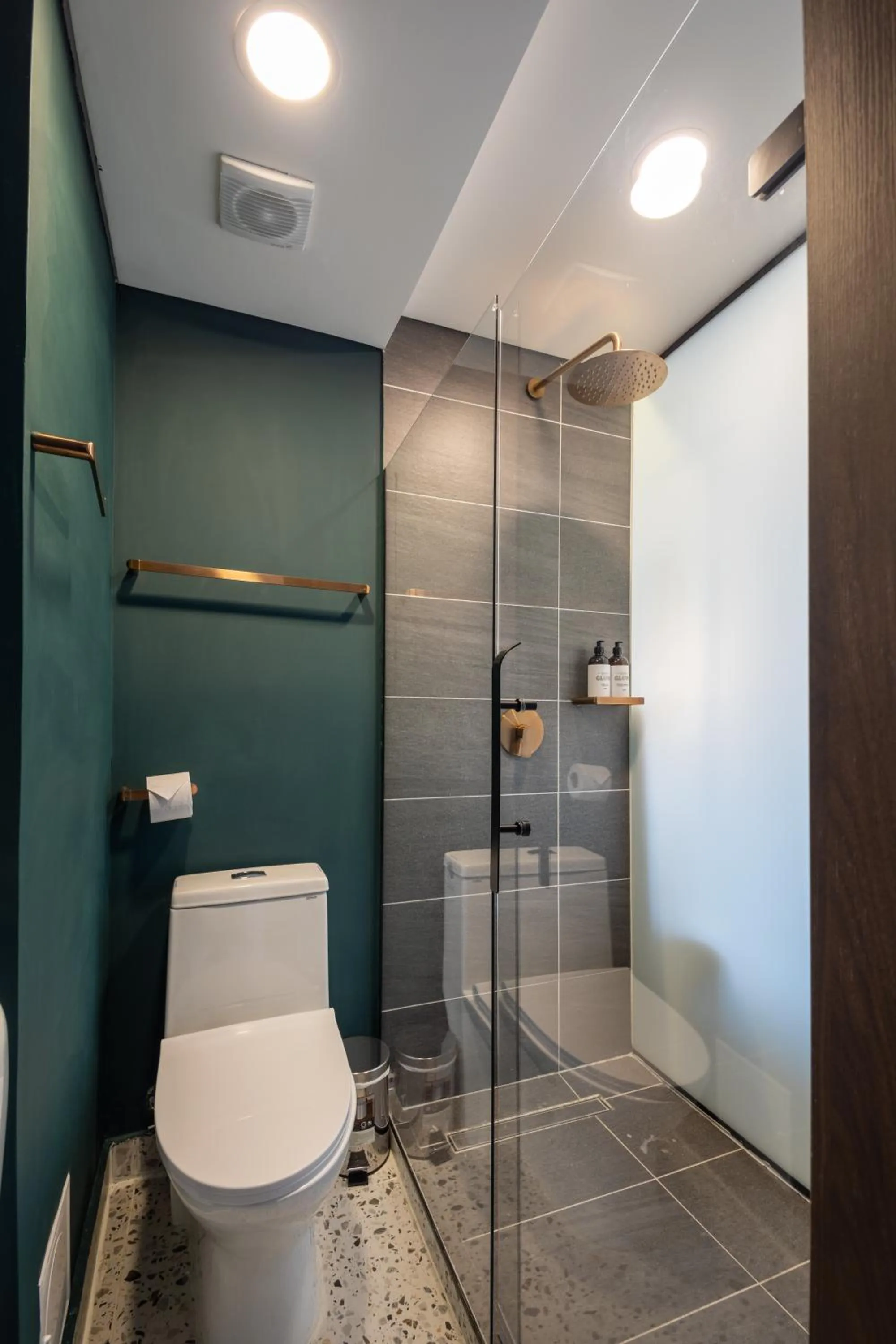 Bathroom in The O by Seekers Medellín