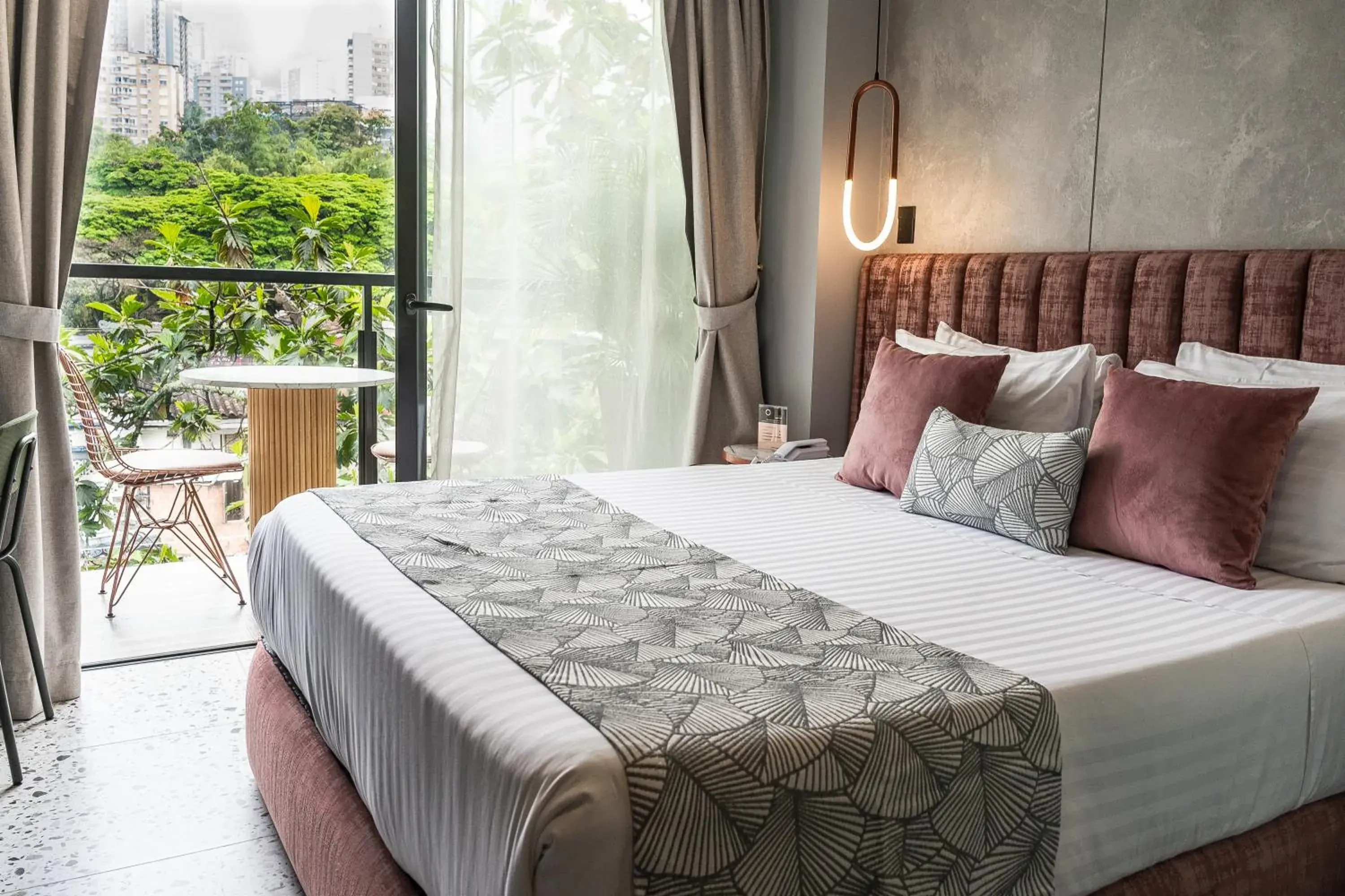 Superior Queen Room in The O by Seekers Medellín Superior Queen Room in The O by Seekers Medellín