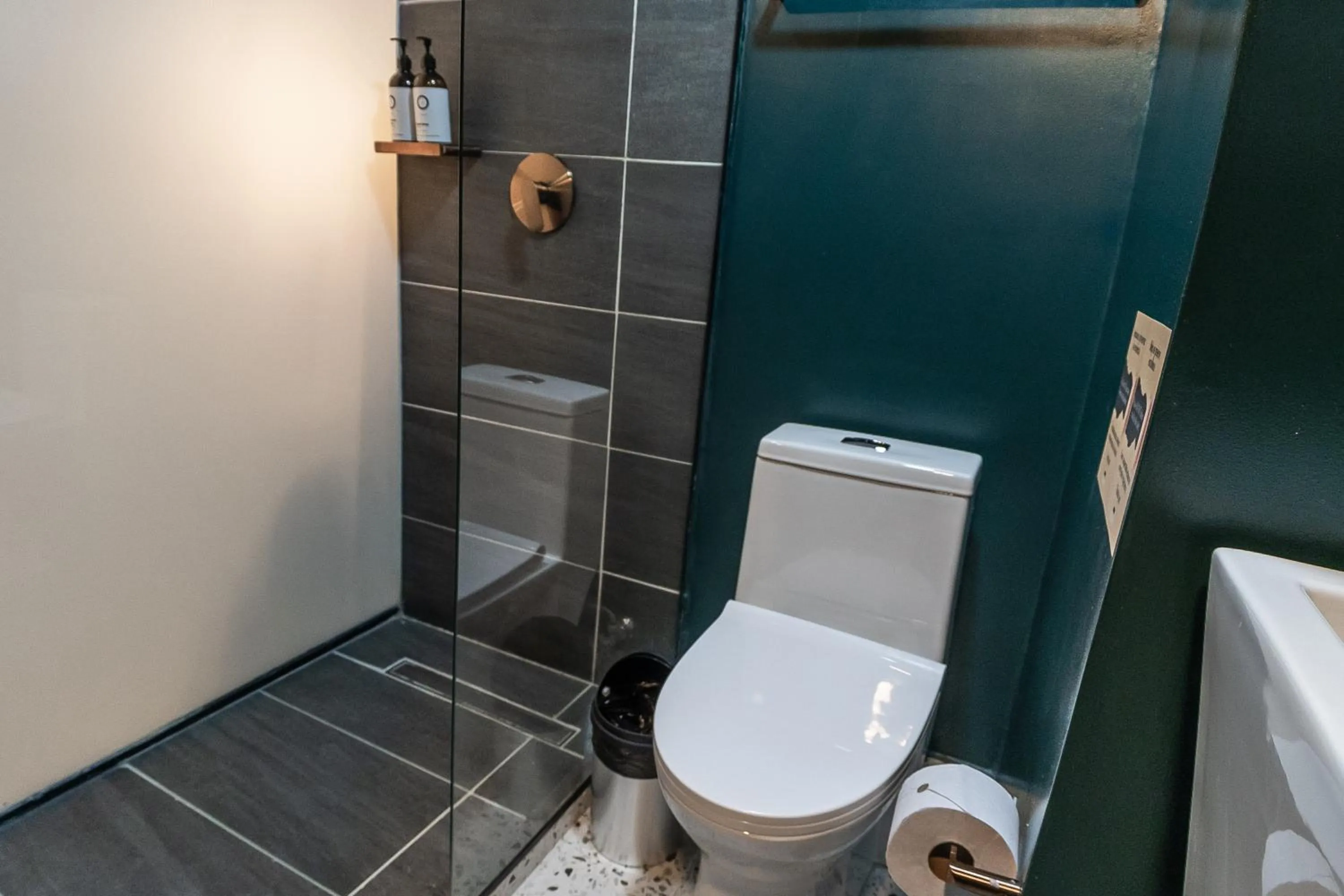 Bathroom in The O by Seekers Medellín