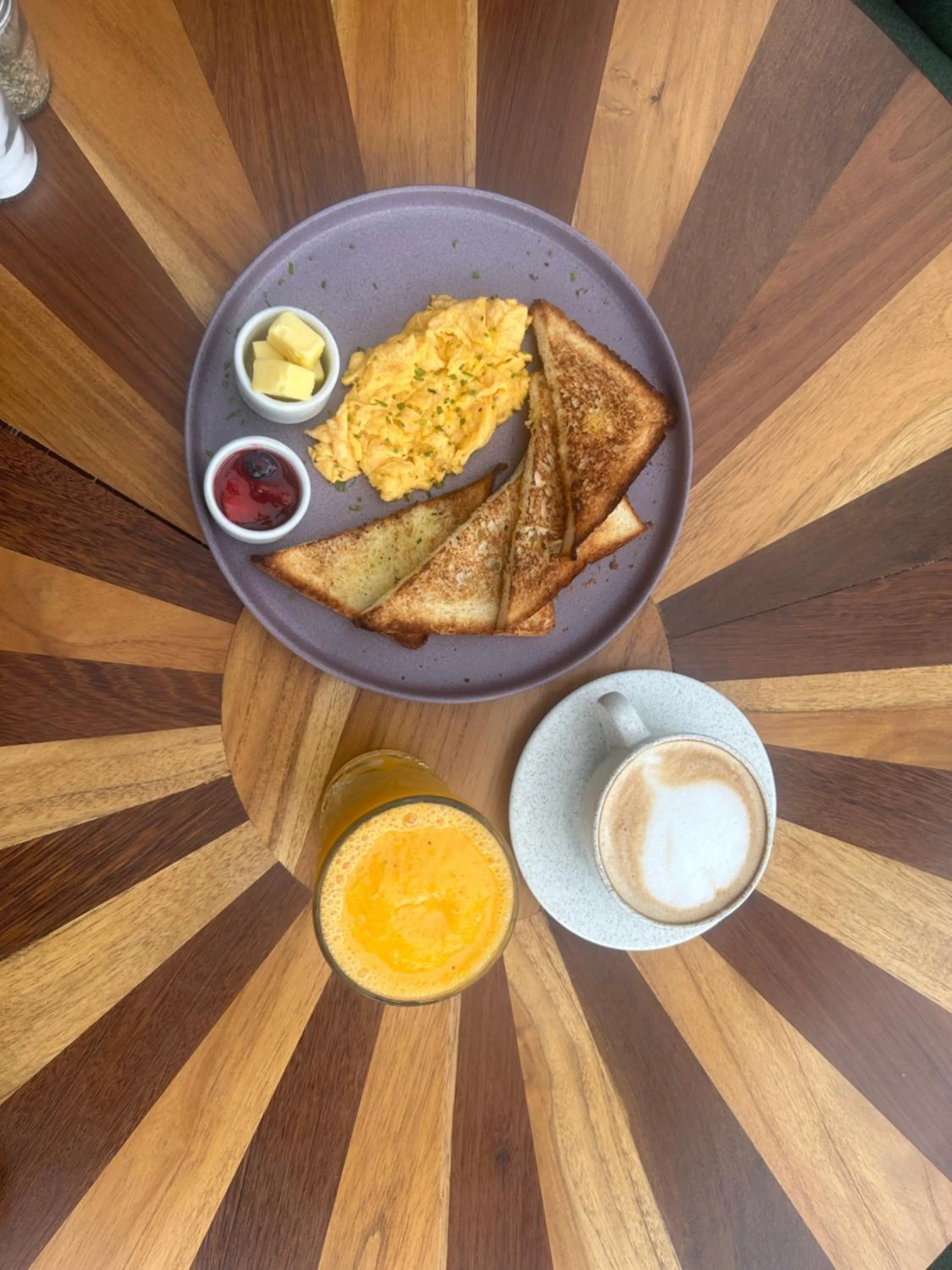 Breakfast in The O by Seekers Medellín