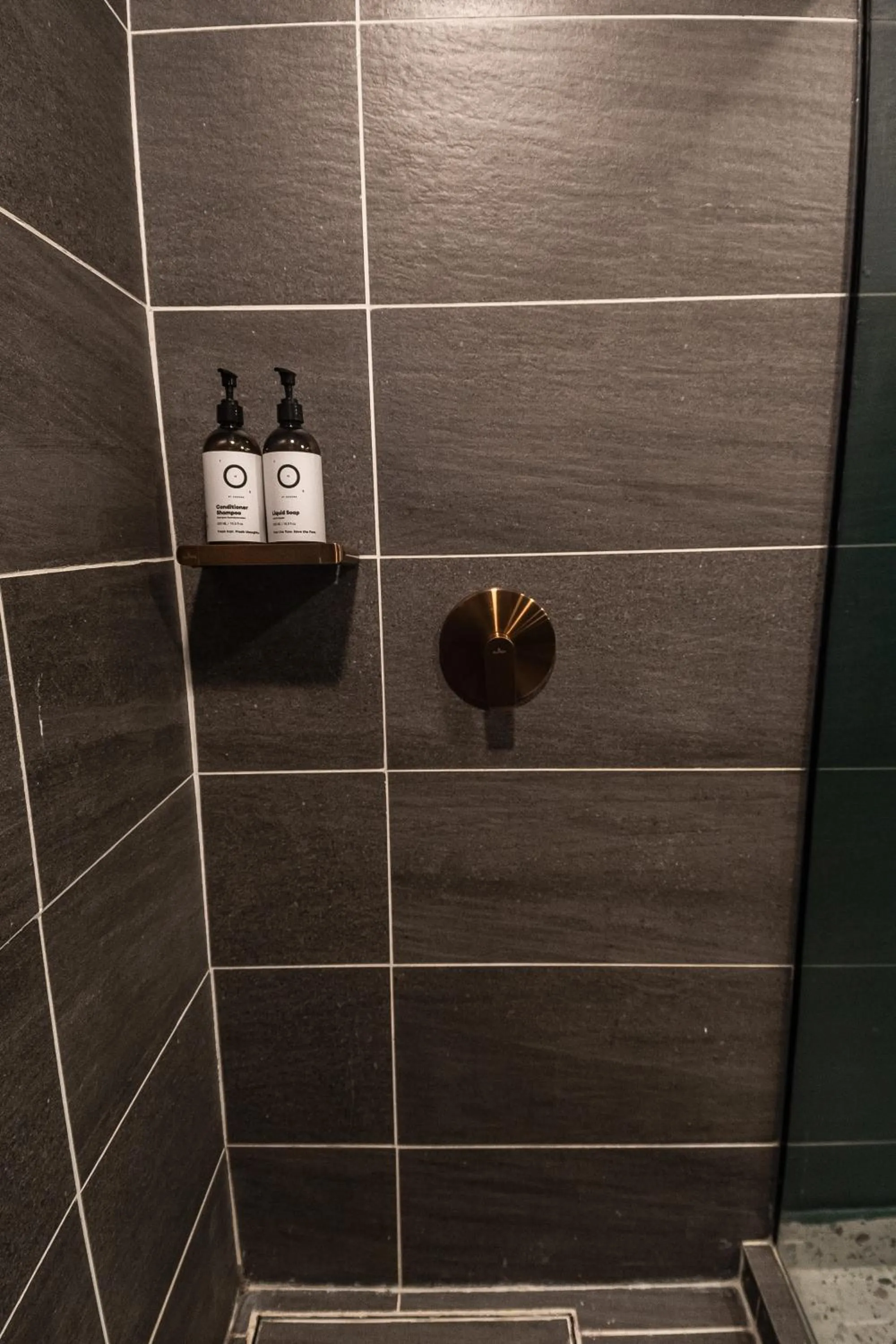 Bathroom in The O by Seekers Medellín