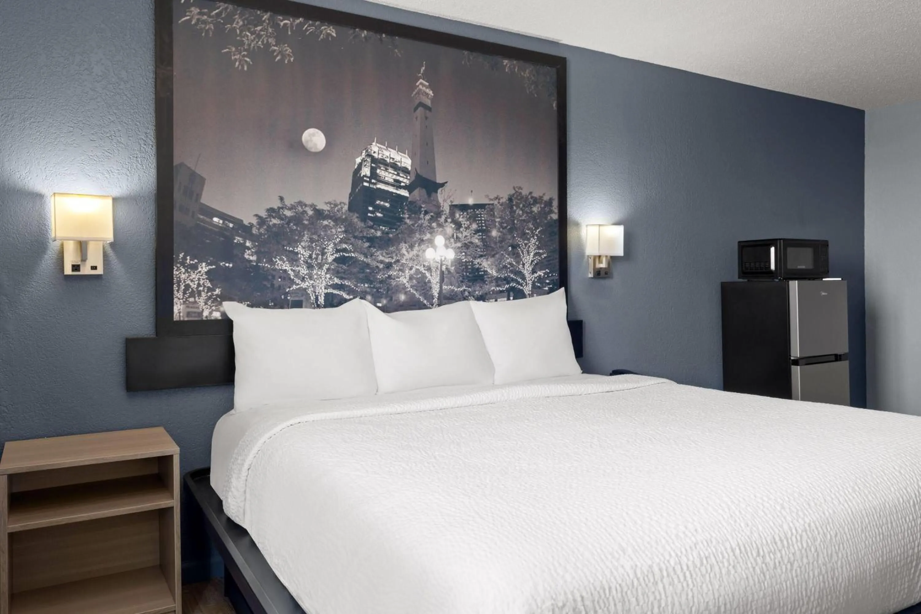 Photo of the whole room, Bed in Super 8 by Wyndham Fort Wayne